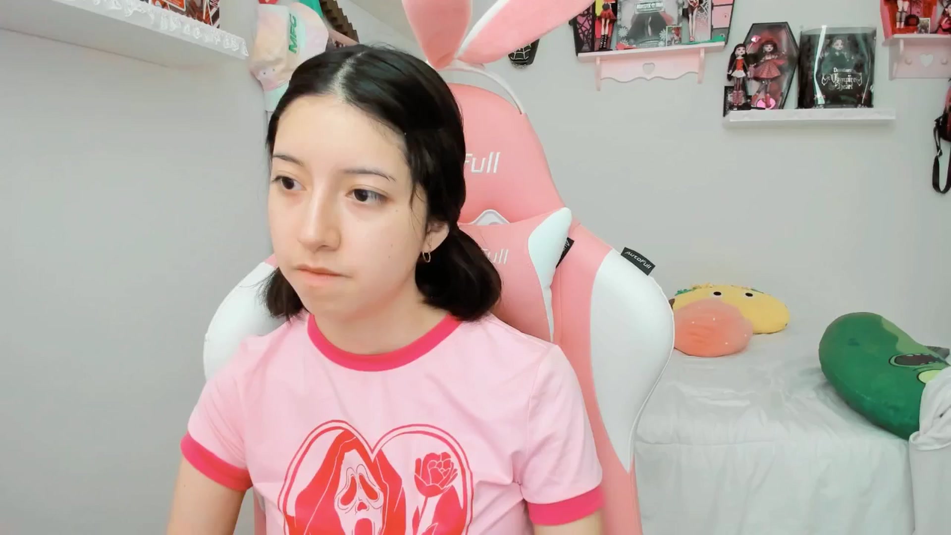 Gallery image thumbnail from Cherrycute666's myfreecams stream on, 01/26/2025, 24:03 image 2 of 20