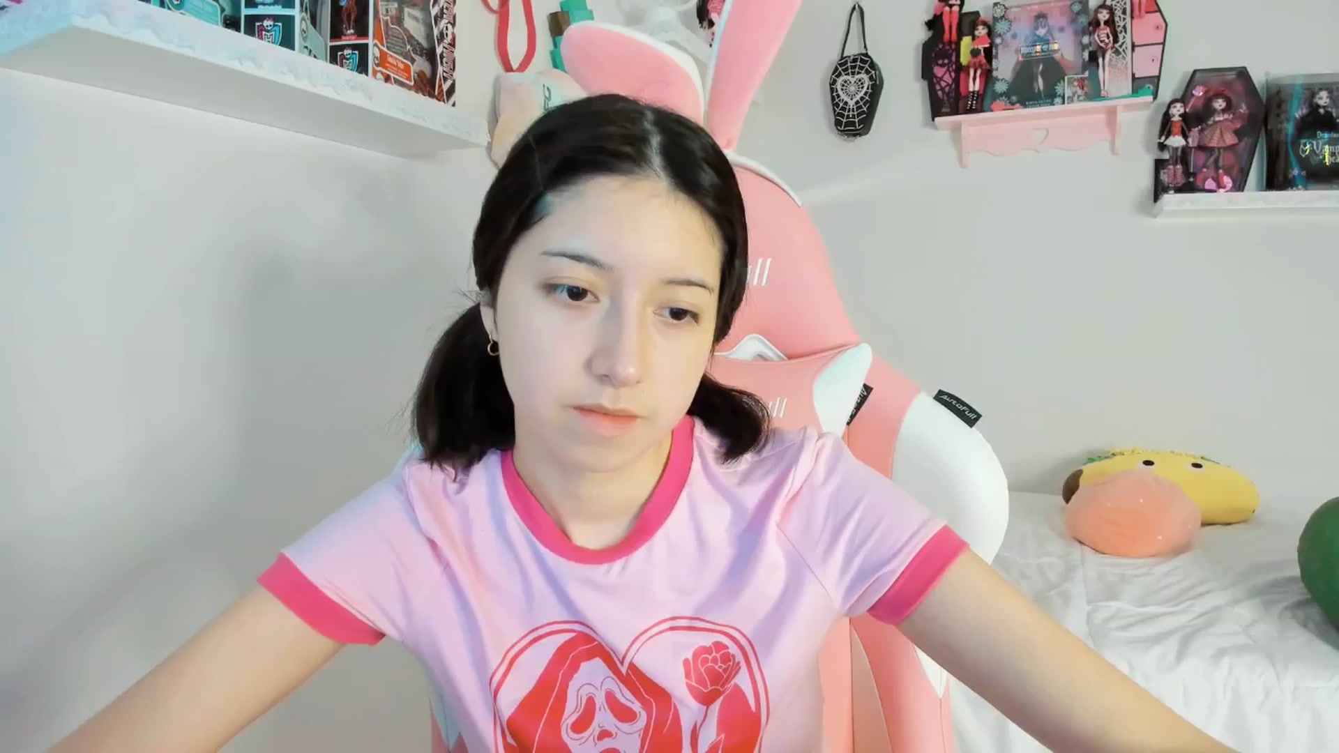 Gallery image thumbnail from Cherrycute666's myfreecams stream on, 01/26/2025, 24:03 image 10 of 20