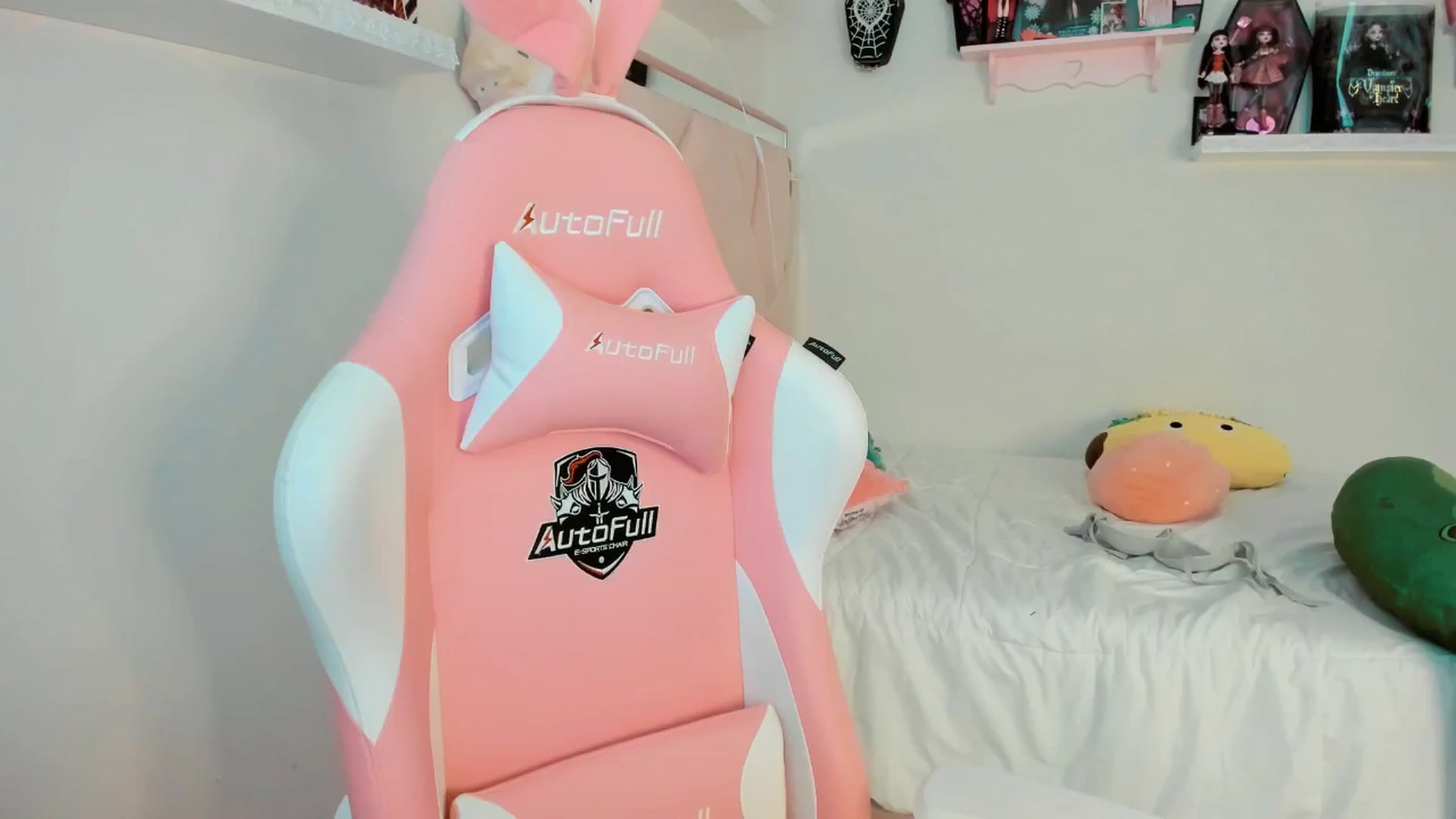 Gallery image thumbnail from Cherrycute666's myfreecams stream on, 01/26/2025, 24:03 image 9 of 20