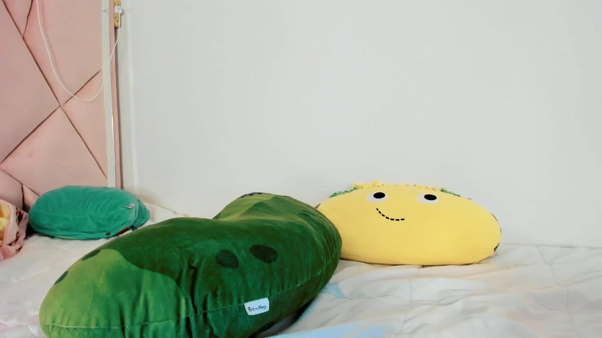 Gallery image thumbnail from Cherrycute666's myfreecams stream on, 01/26/2025, 24:03 image 18 of 20