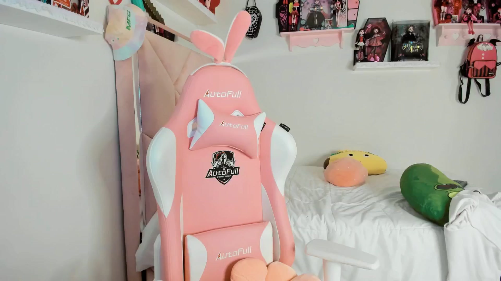 Gallery image thumbnail from Cherrycute666's myfreecams stream on, 01/26/2025, 01:33 image 5 of 20