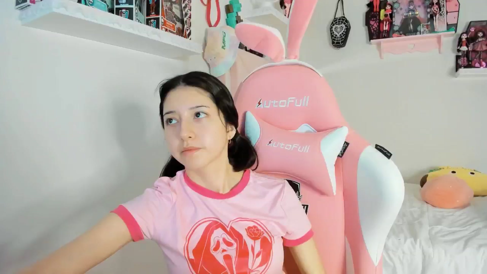 Gallery image thumbnail from Cherrycute666's myfreecams stream on, 01/26/2025, 01:33 image 4 of 20