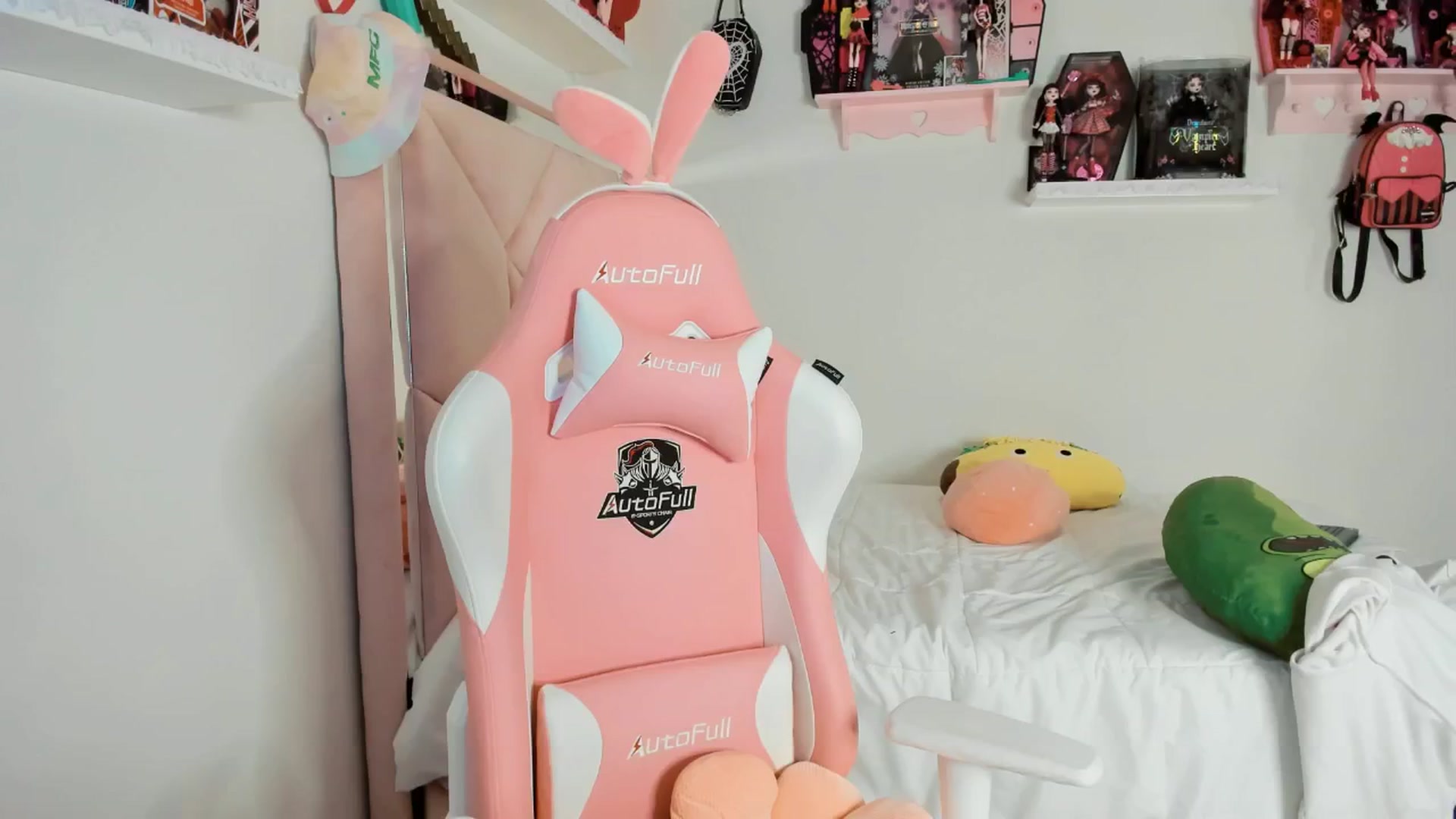 Gallery image thumbnail from Cherrycute666's myfreecams stream on, 01/26/2025, 01:33 image 6 of 20