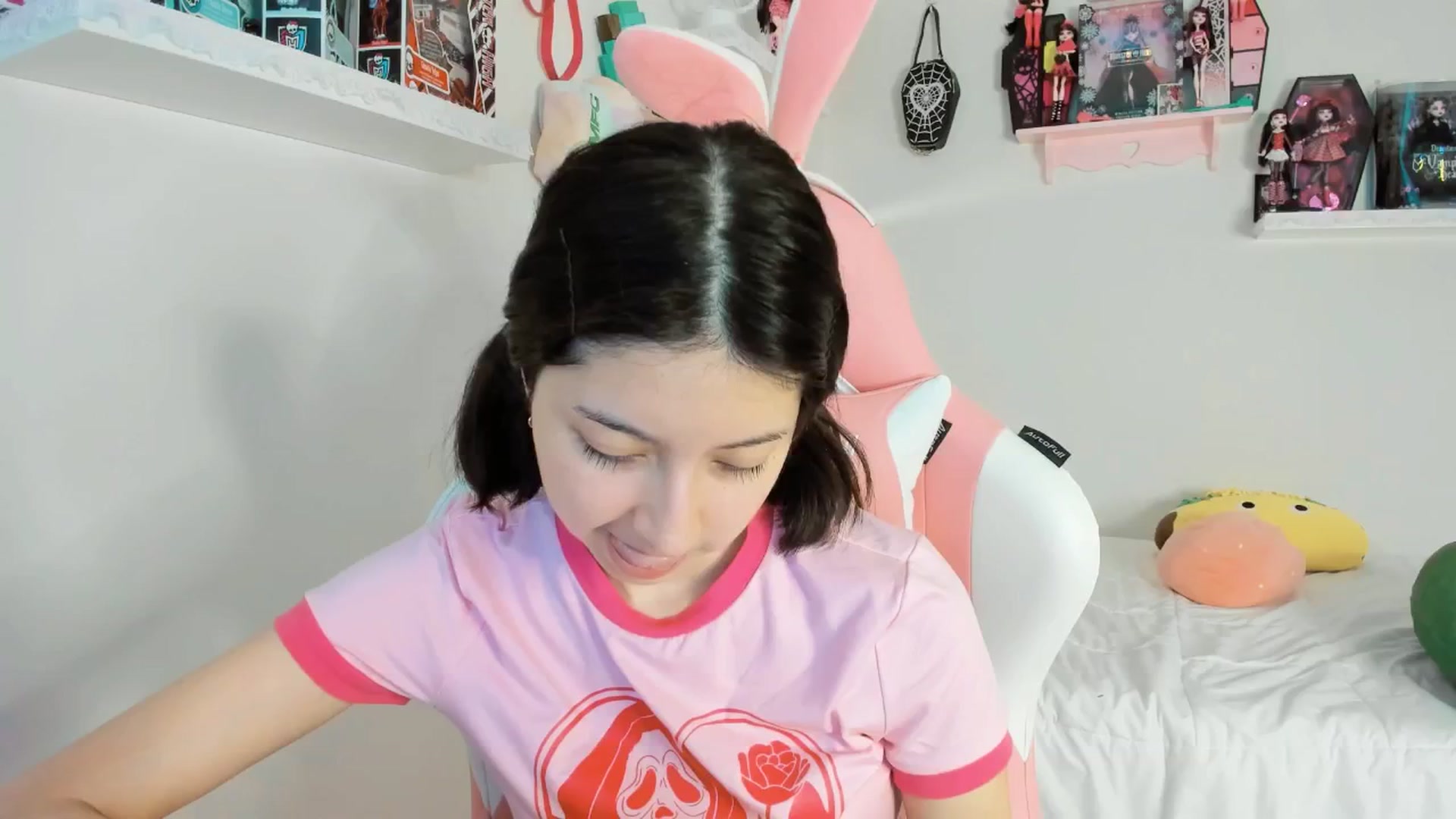 Gallery image thumbnail from Cherrycute666's myfreecams stream on, 01/26/2025, 01:33 image 1 of 20