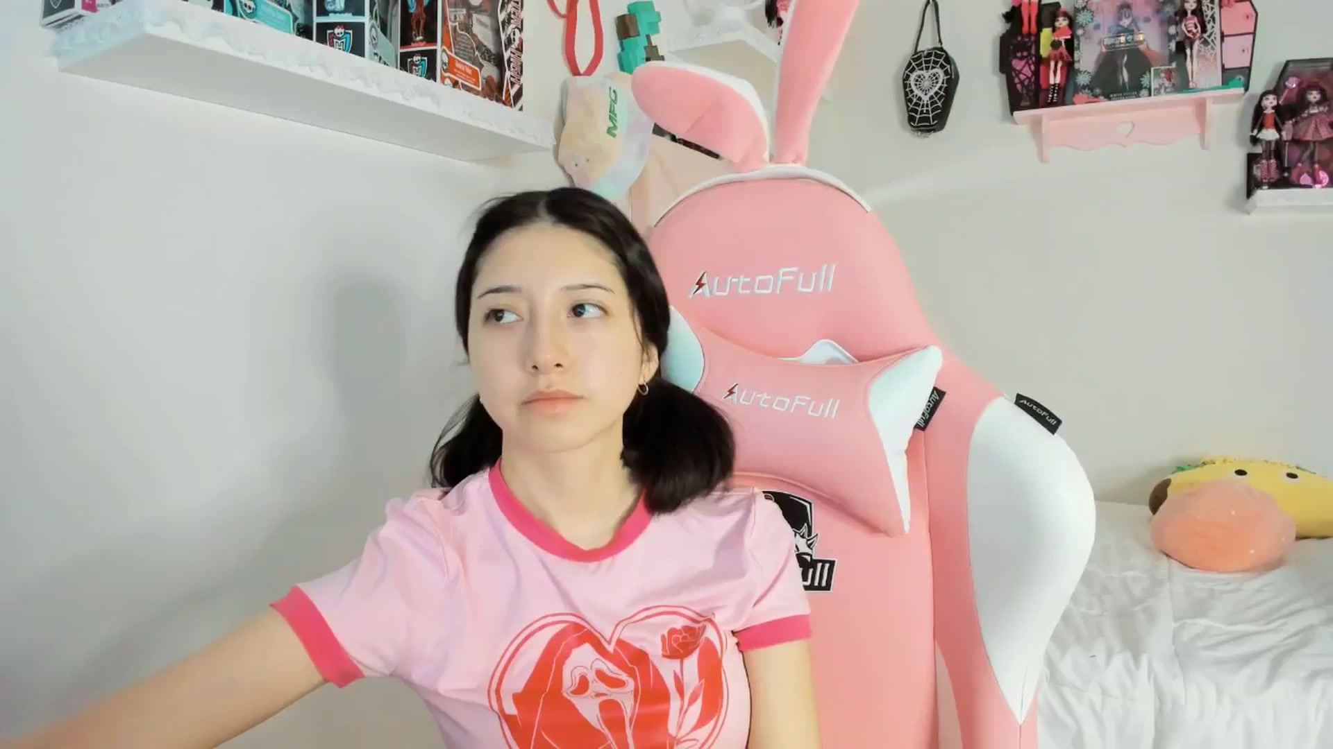 Gallery image thumbnail from Cherrycute666's myfreecams stream on, 01/26/2025, 01:33 image 3 of 20