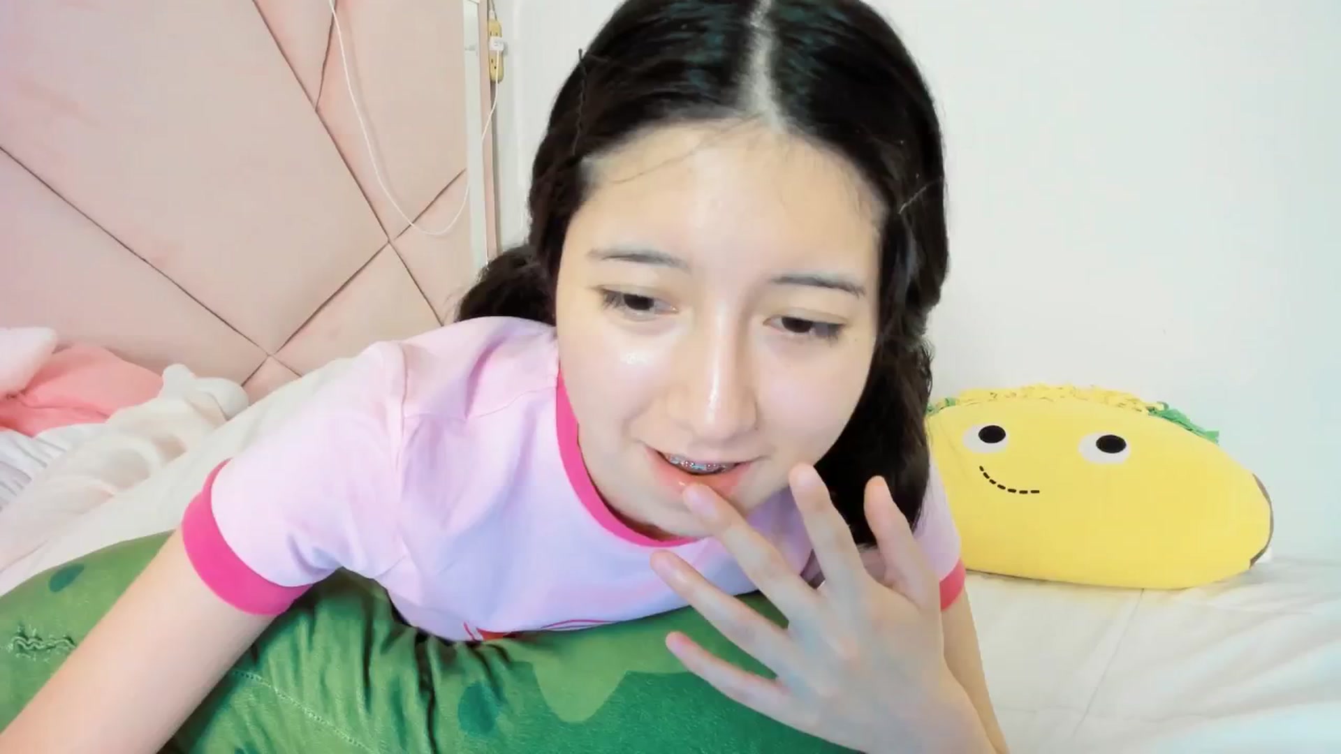 Gallery image thumbnail from Cherrycute666's myfreecams stream on, 01/26/2025, 10:05 image 7 of 20