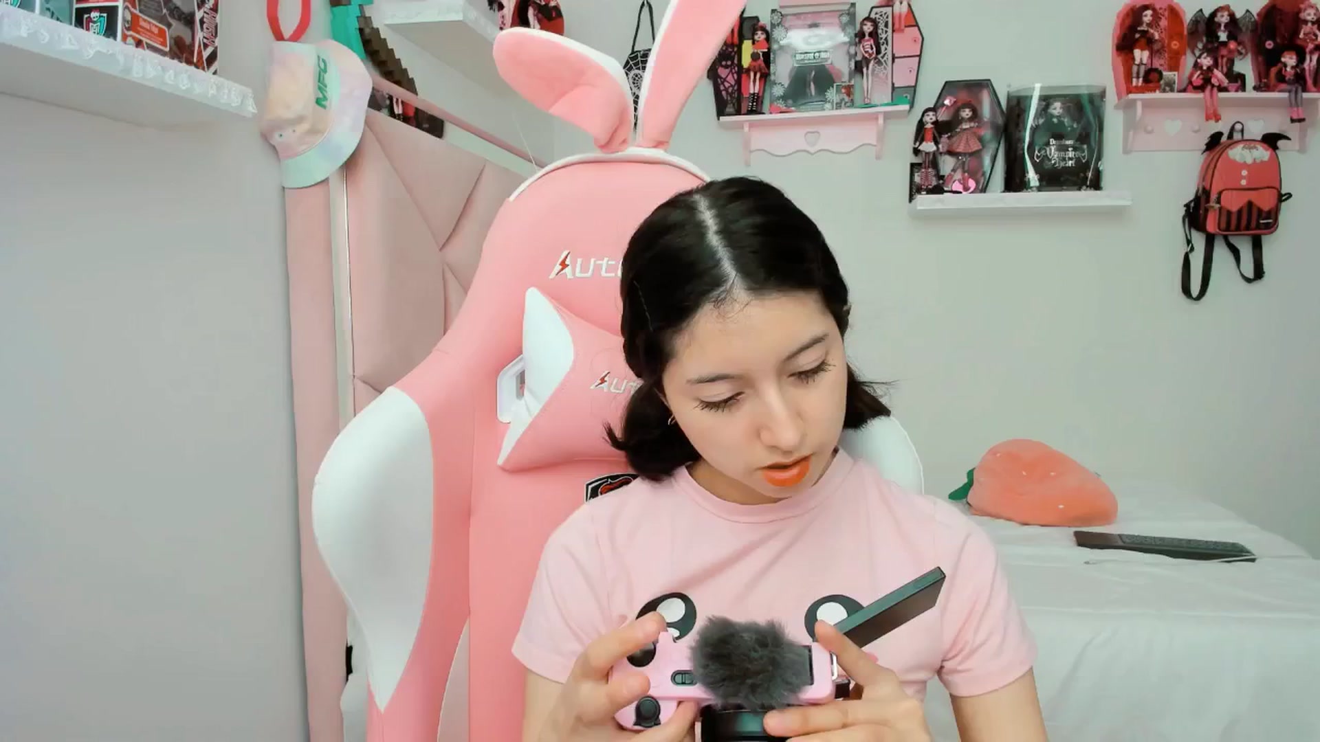 Gallery image thumbnail from Cherrycute666's myfreecams stream on, 01/26/2025, 22:21 image 3 of 20