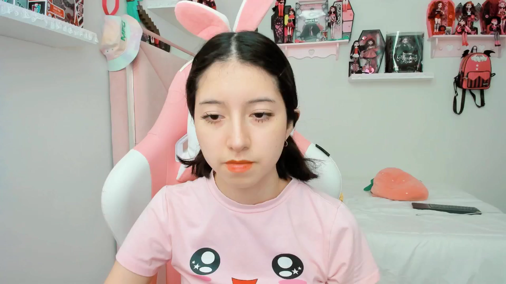 Gallery image thumbnail from Cherrycute666's myfreecams stream on, 01/26/2025, 22:21 image 1 of 20