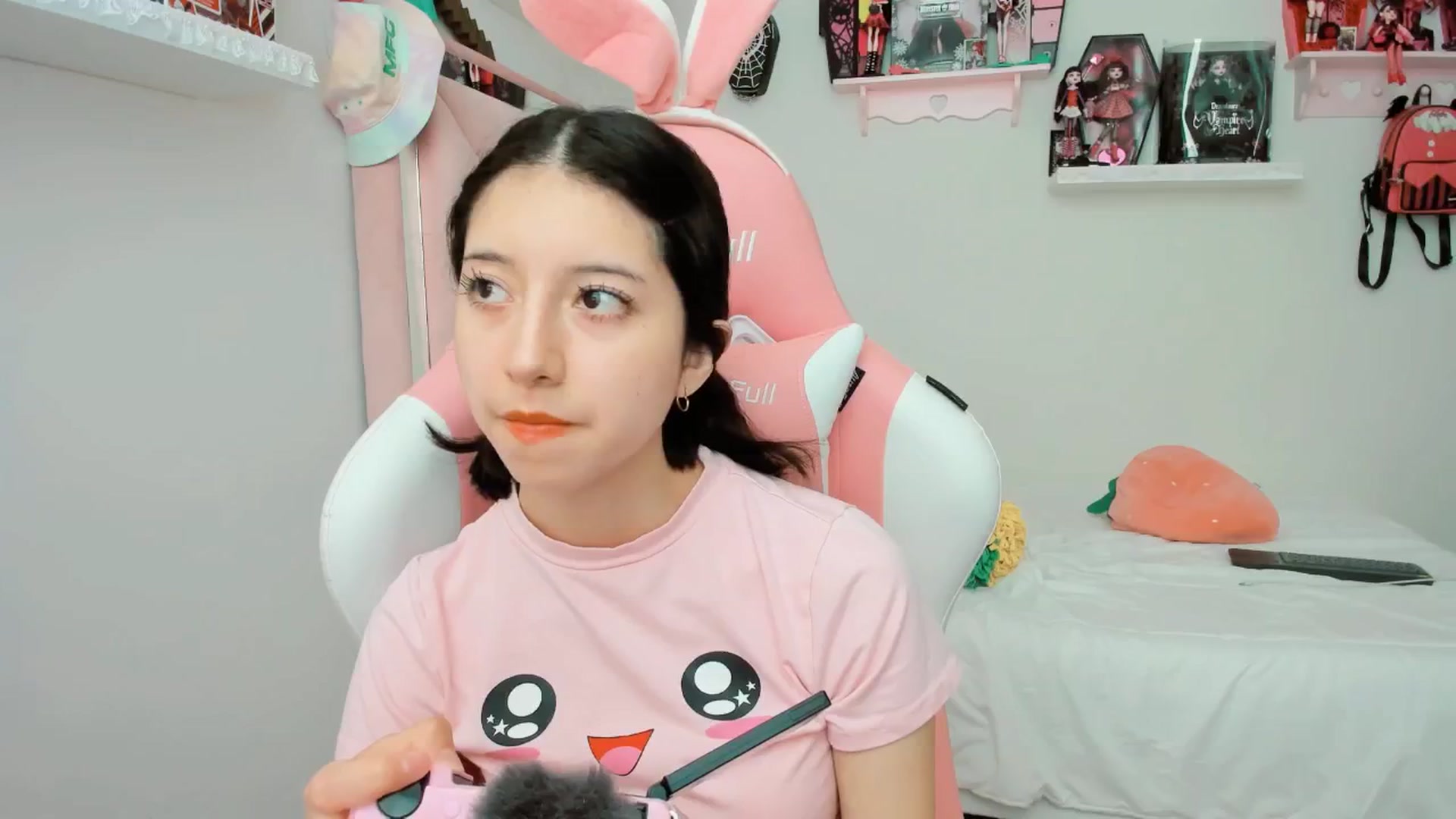 Gallery image thumbnail from Cherrycute666's myfreecams stream on, 01/26/2025, 22:21 image 18 of 20