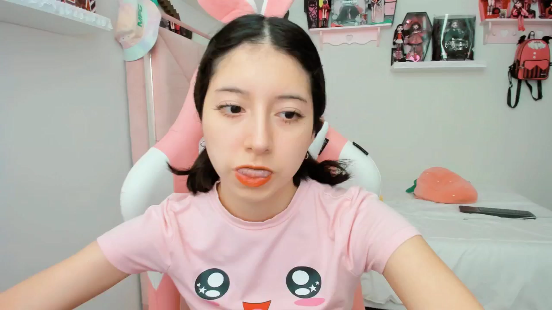 Gallery image thumbnail from Cherrycute666's myfreecams stream on, 01/26/2025, 22:21 image 9 of 20