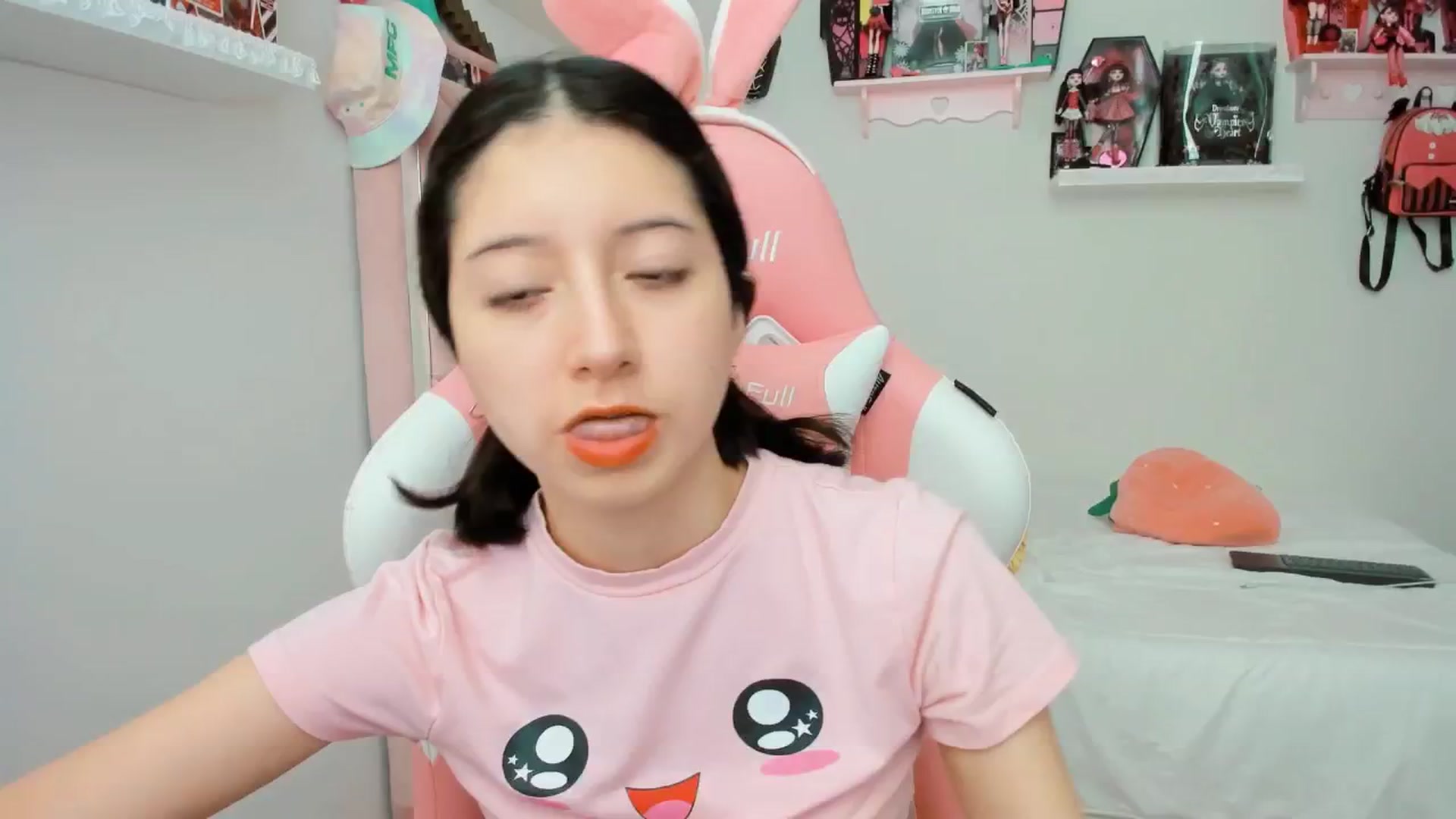 Gallery image thumbnail from Cherrycute666's myfreecams stream on, 01/26/2025, 22:21 image 10 of 20