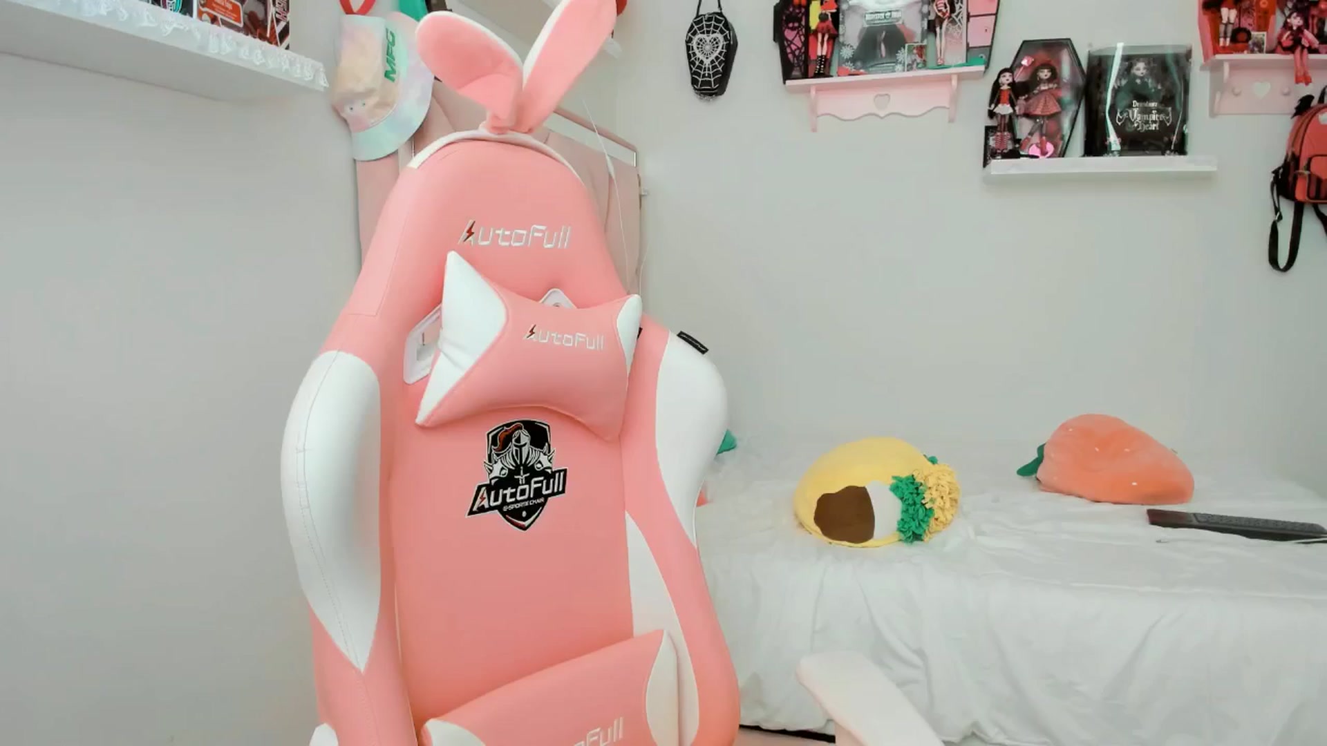 Gallery image thumbnail from Cherrycute666's myfreecams stream on, 01/27/2025, 24:55 image 3 of 20
