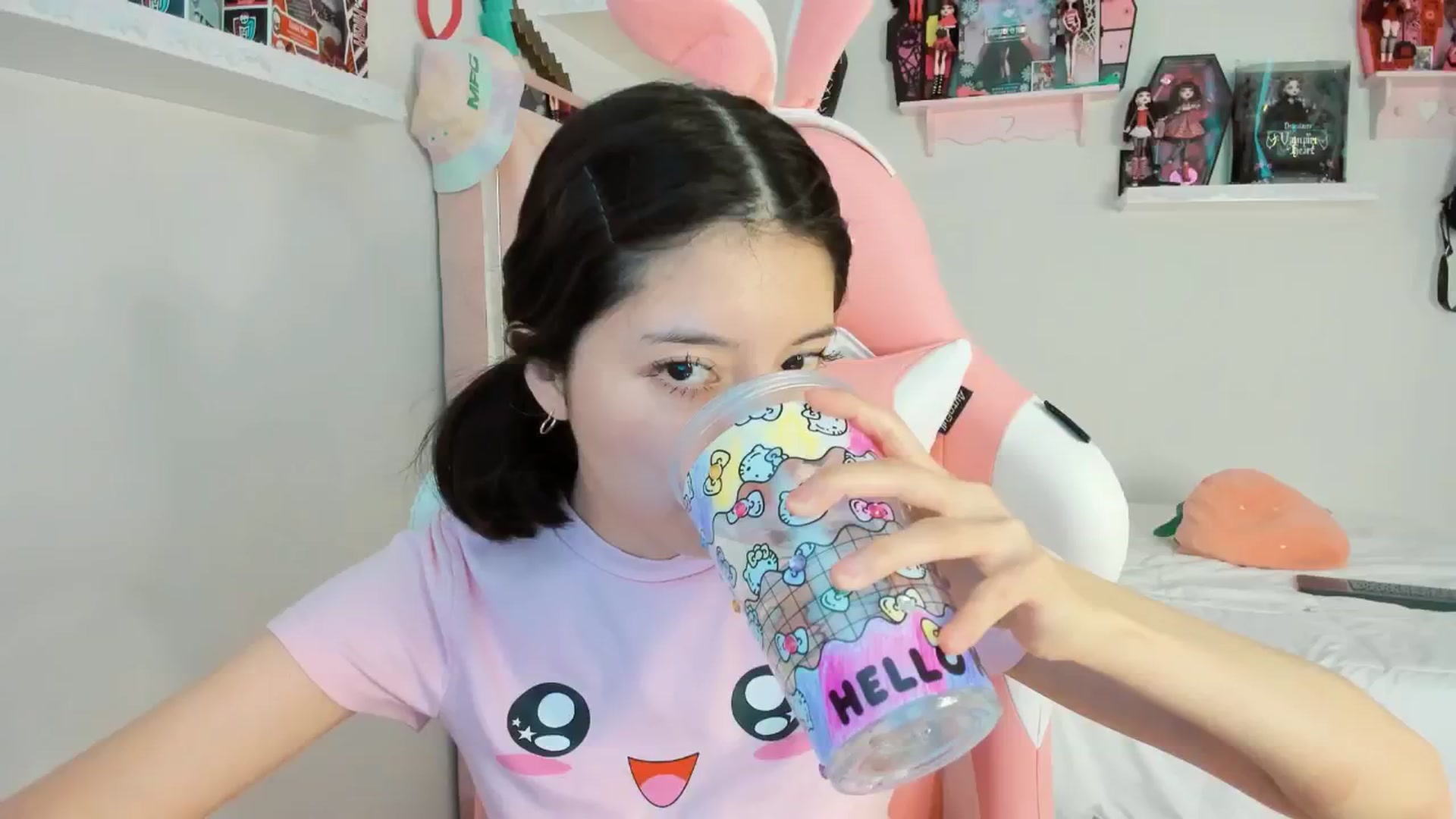 Gallery image thumbnail from Cherrycute666's myfreecams stream on, 01/27/2025, 24:55 image 12 of 20