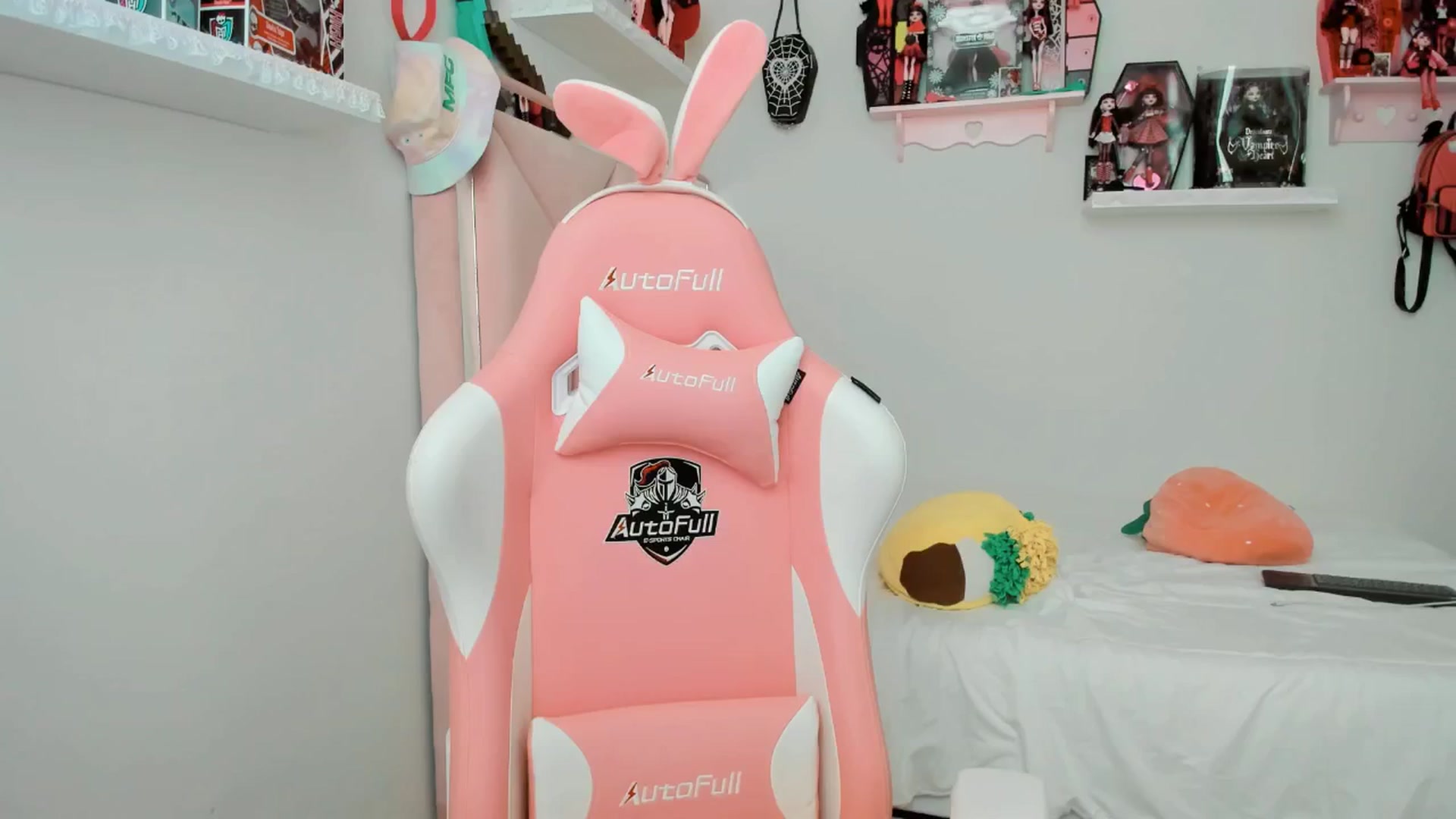 Gallery image thumbnail from Cherrycute666's myfreecams stream on, 01/27/2025, 24:55 image 5 of 20