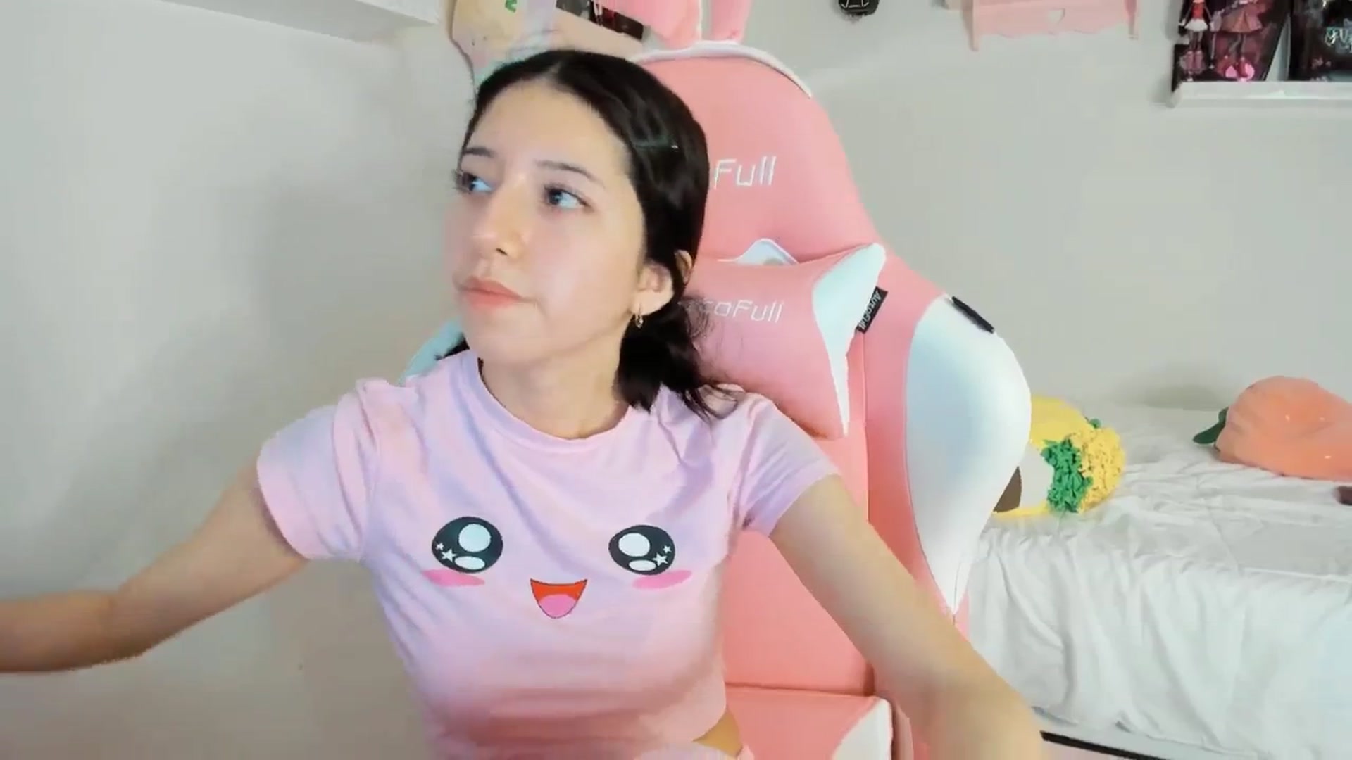 Gallery image thumbnail from Cherrycute666's myfreecams stream on, 01/27/2025, 24:55 image 19 of 20