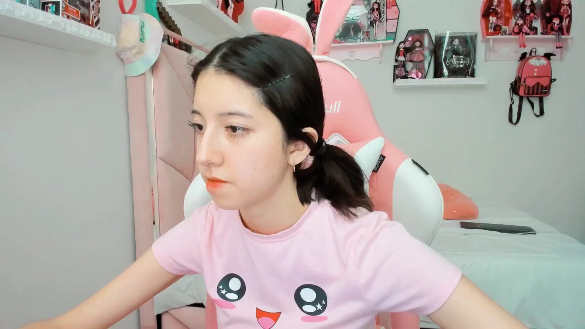 Gallery image thumbnail from Cherrycute666's myfreecams stream on, 01/27/2025, 24:55 image 8 of 20