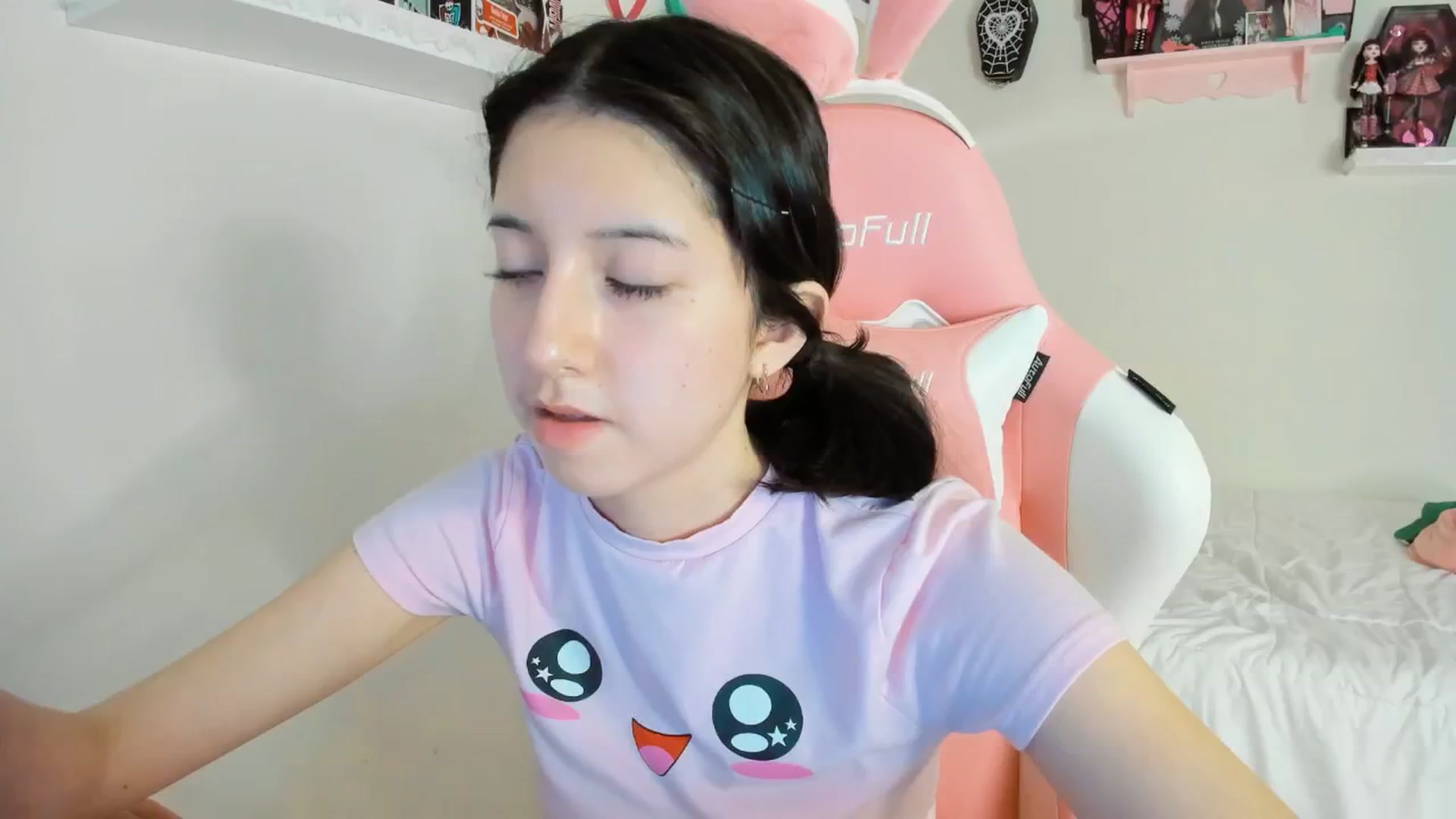 Gallery image thumbnail from Cherrycute666's myfreecams stream on, 01/27/2025, 03:55 image 7 of 20