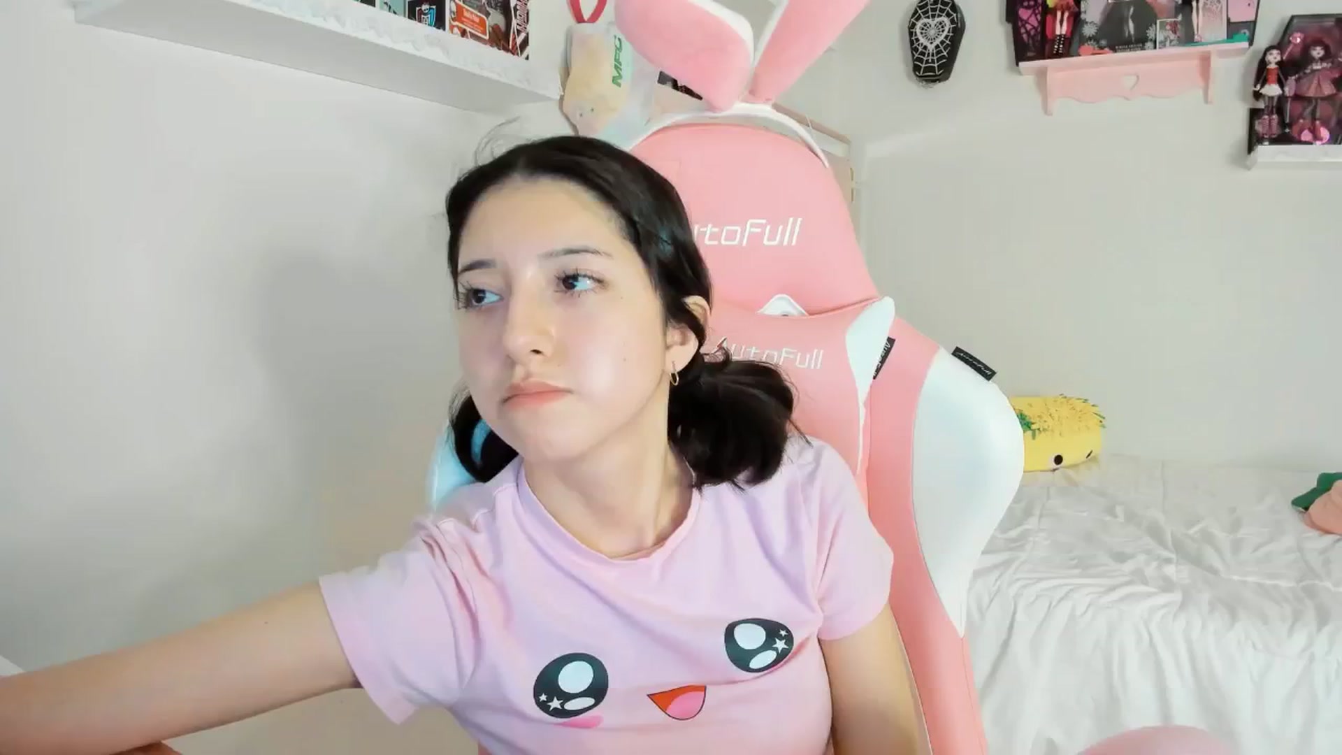 Gallery image thumbnail from Cherrycute666's myfreecams stream on, 01/27/2025, 03:55 image 5 of 20