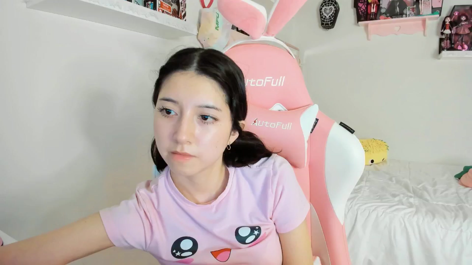 Gallery image thumbnail from Cherrycute666's myfreecams stream on, 01/27/2025, 03:55 image 4 of 20