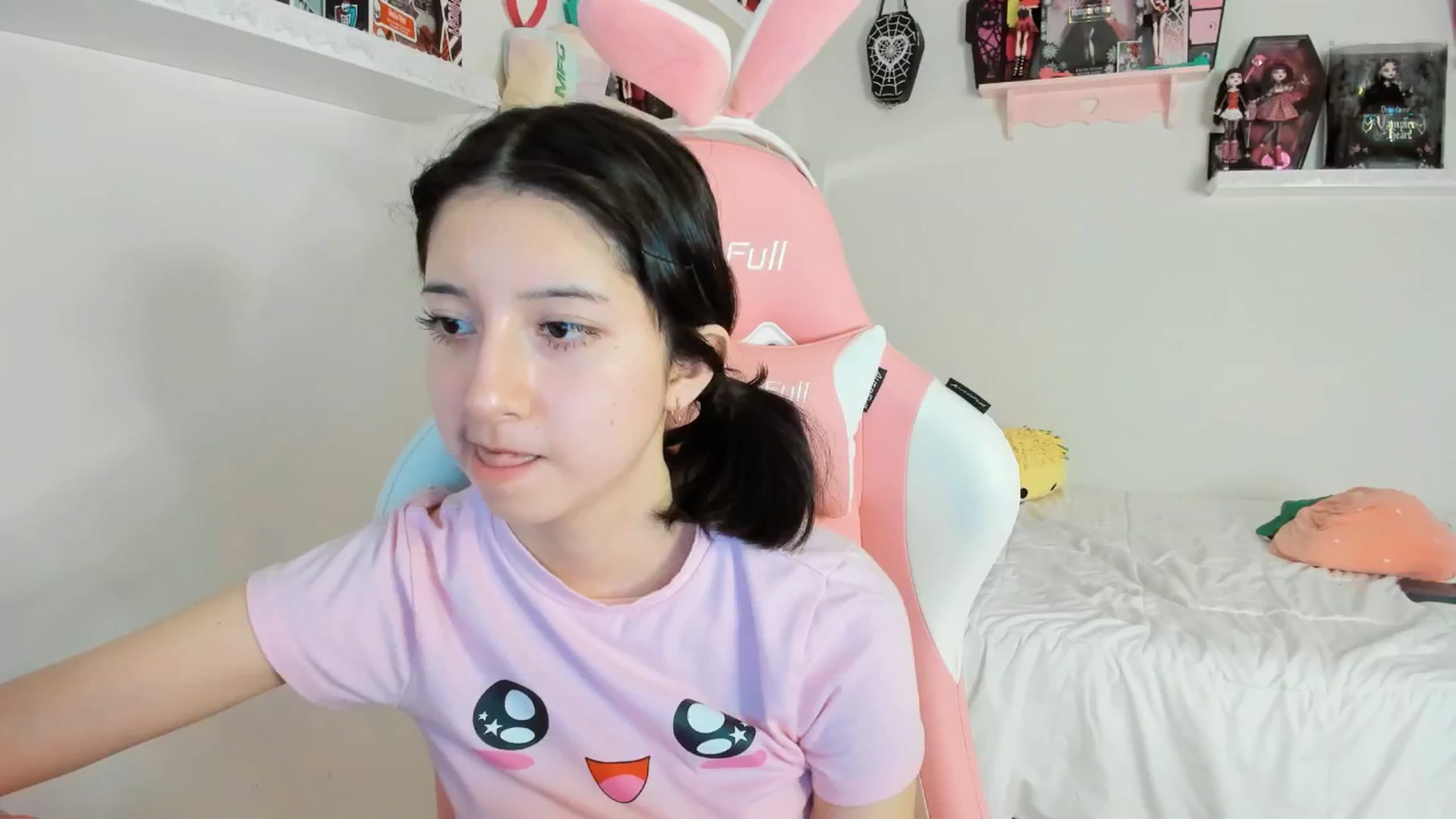 Gallery image thumbnail from Cherrycute666's myfreecams stream on, 01/27/2025, 03:55 image 3 of 20
