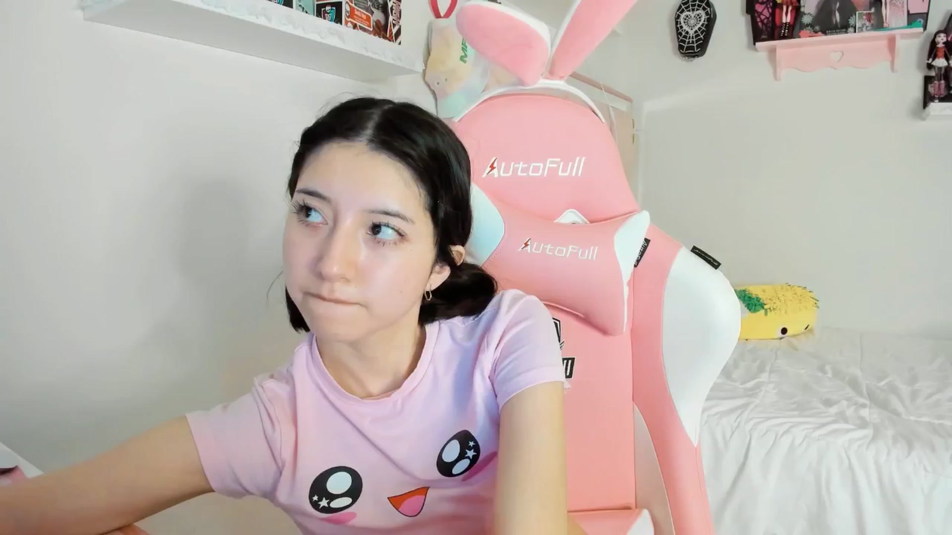 Gallery image thumbnail from Cherrycute666's myfreecams stream on, 01/27/2025, 03:55 image 10 of 20