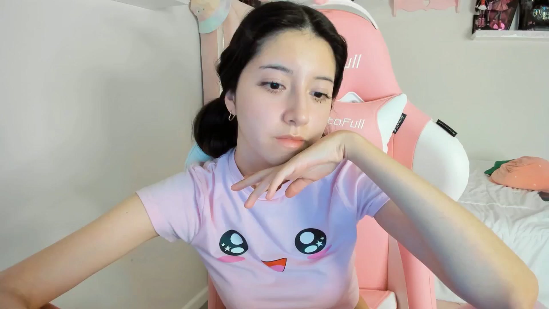 Gallery image thumbnail from Cherrycute666's myfreecams stream on, 01/27/2025, 03:55 image 14 of 20