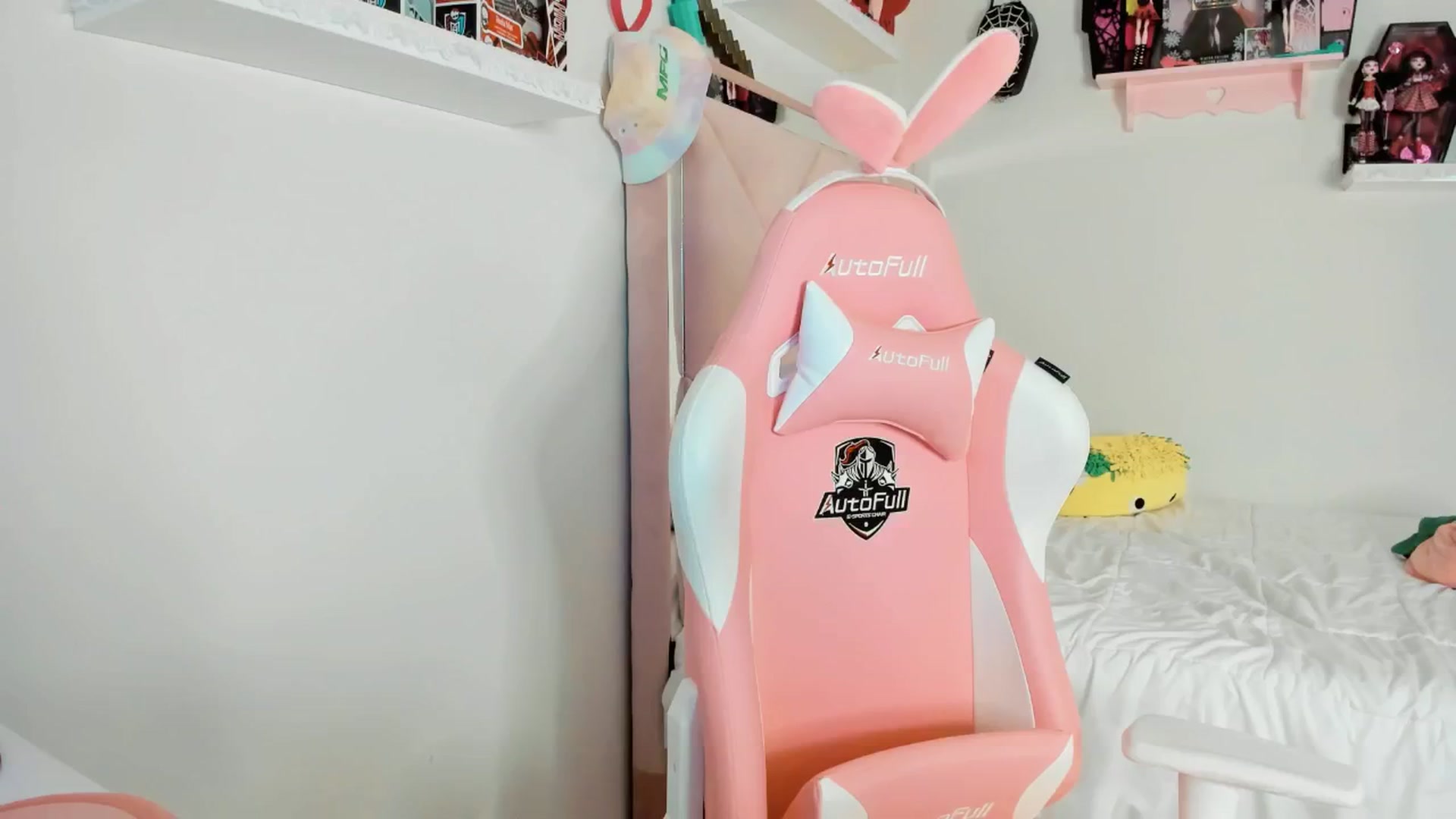 Gallery image thumbnail from Cherrycute666's myfreecams stream on, 01/27/2025, 03:55 image 6 of 20