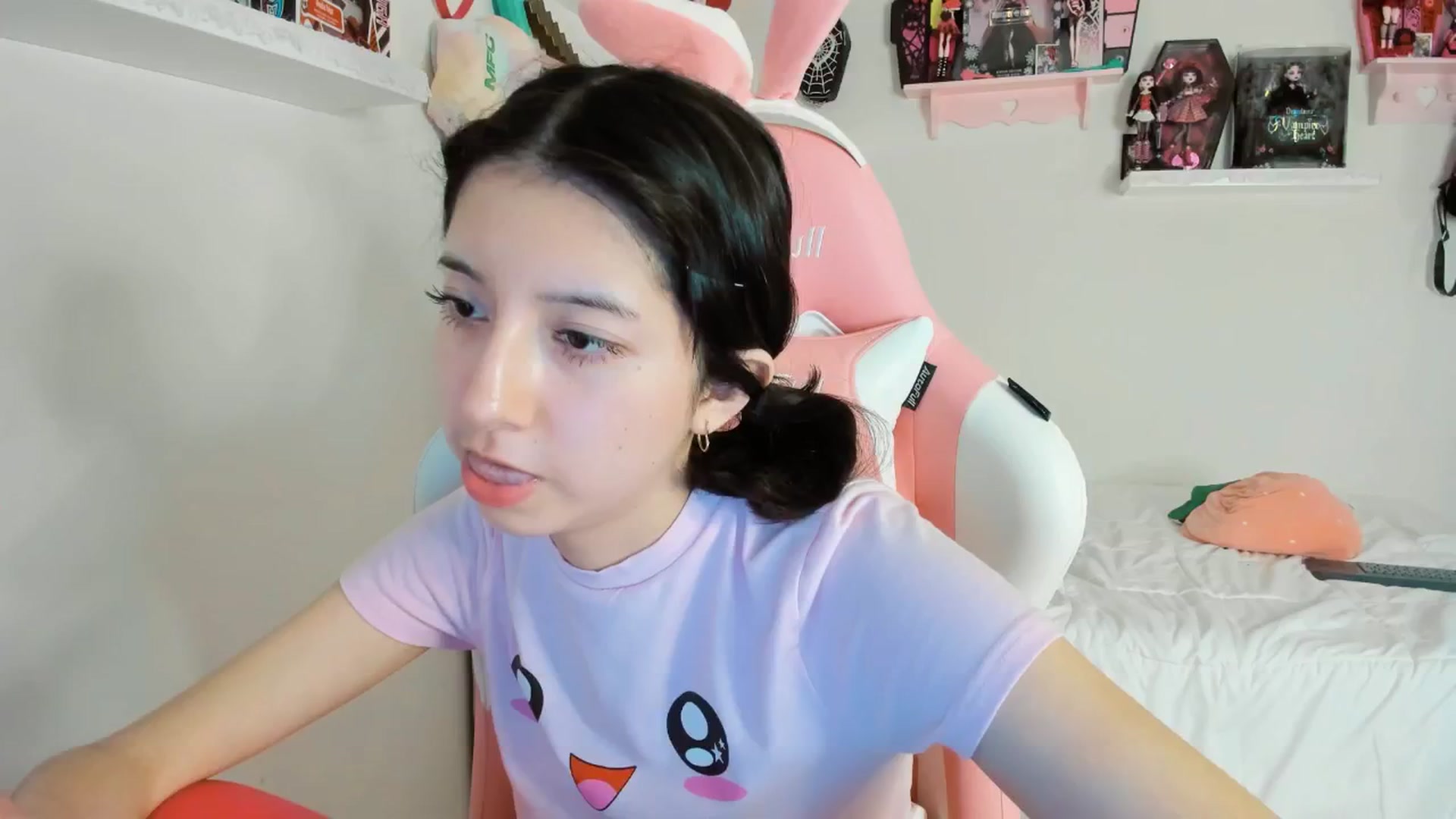 Gallery image thumbnail from Cherrycute666's myfreecams stream on, 01/27/2025, 03:55 image 2 of 20