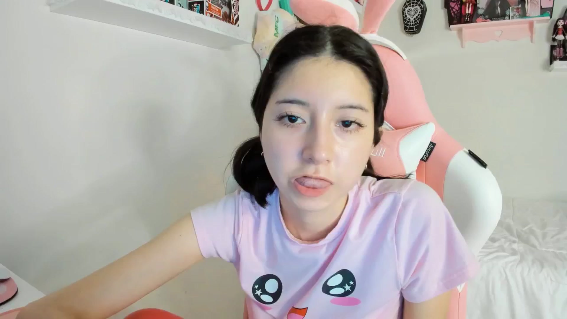 Gallery image thumbnail from Cherrycute666's myfreecams stream on, 01/27/2025, 03:55 image 9 of 20