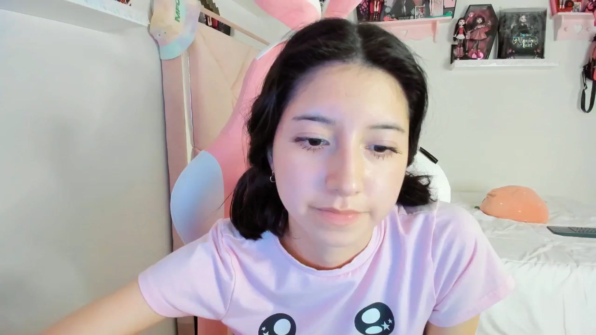 Gallery image thumbnail from Cherrycute666's myfreecams stream on, 01/27/2025, 05:04 image 6 of 20