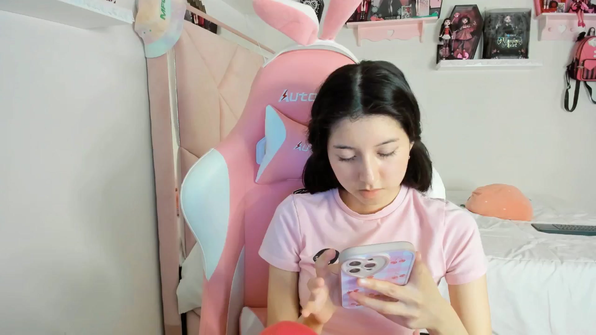 Gallery image thumbnail from Cherrycute666's myfreecams stream on, 01/27/2025, 05:04 image 4 of 20