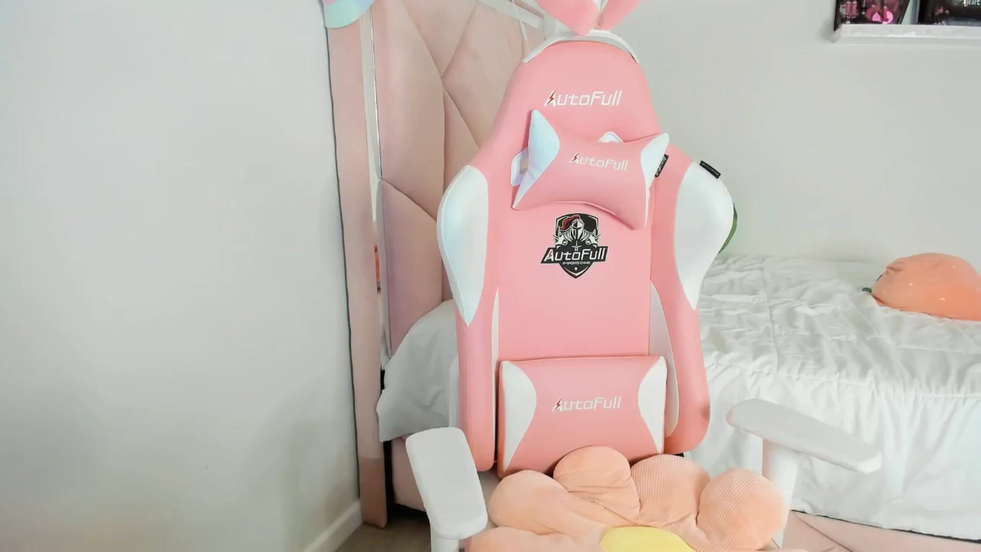 Gallery image thumbnail from Cherrycute666's myfreecams stream on, 01/27/2025, 05:04 image 18 of 20