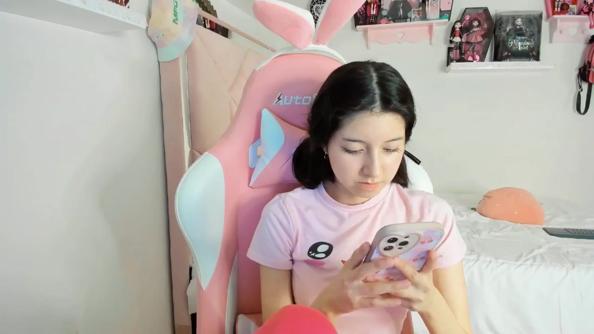 Gallery image thumbnail from Cherrycute666's myfreecams stream on, 01/27/2025, 05:04 image 2 of 20