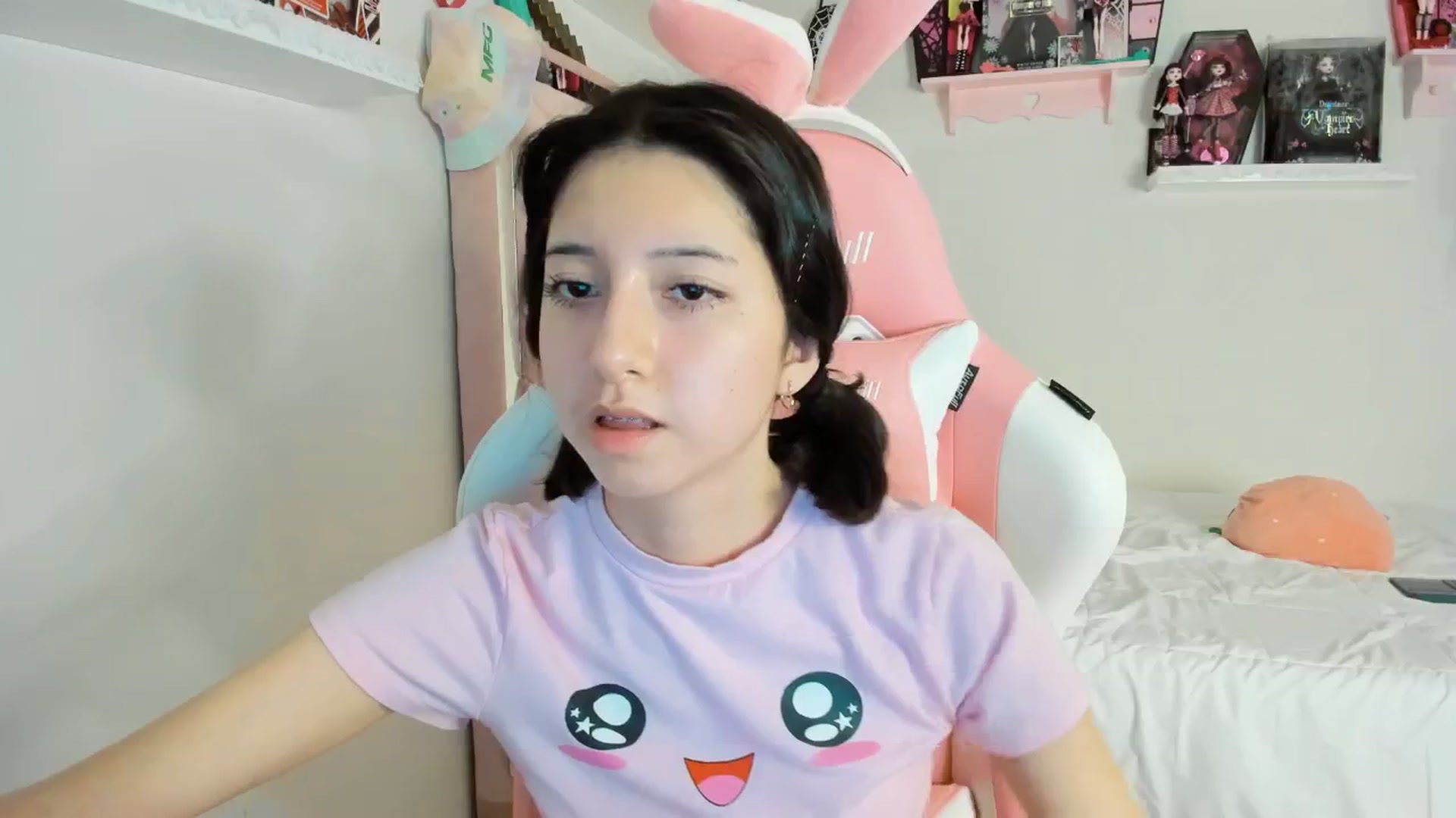 Gallery image thumbnail from Cherrycute666's myfreecams stream on, 01/27/2025, 05:04 image 8 of 20
