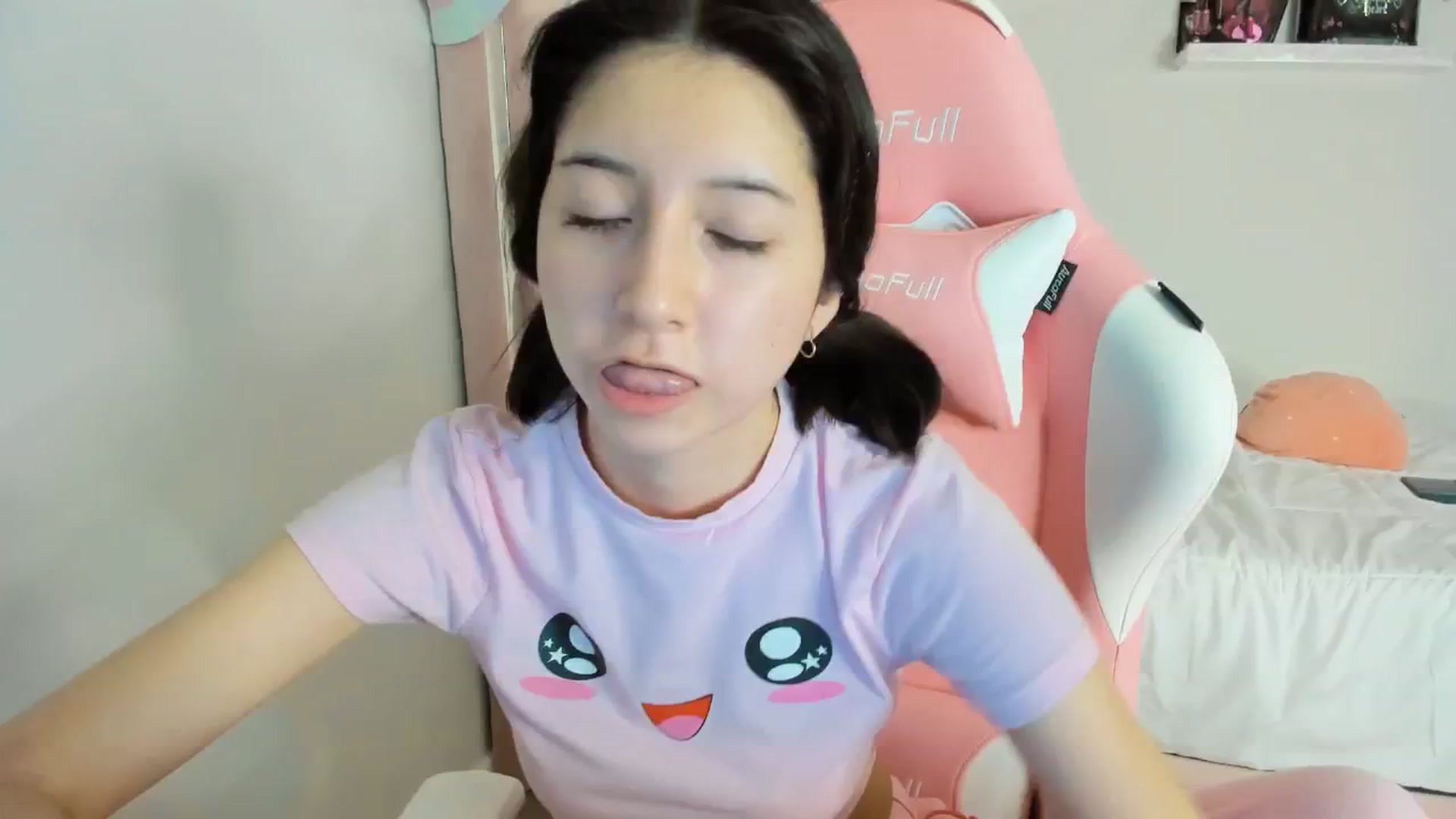 Gallery image thumbnail from Cherrycute666's myfreecams stream on, 01/27/2025, 05:04 image 10 of 20