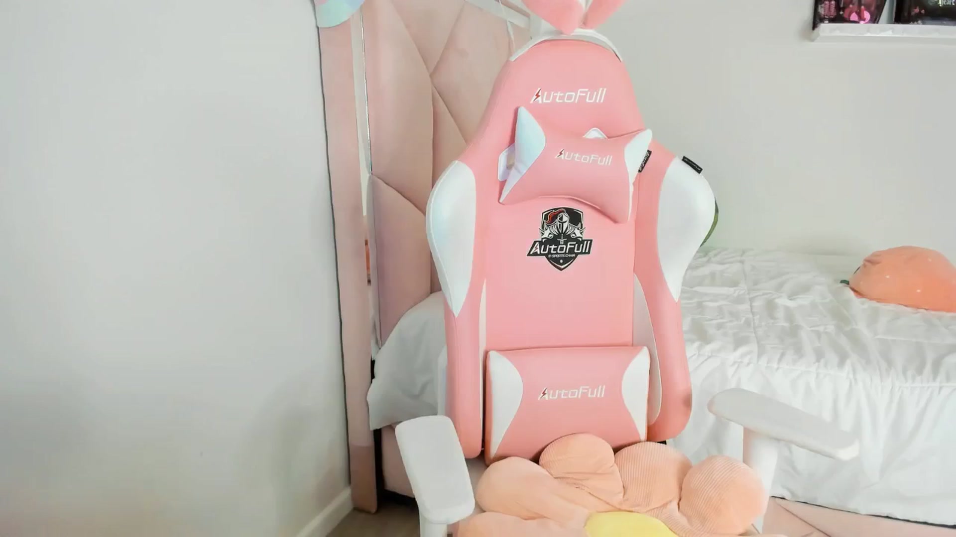Gallery image thumbnail from Cherrycute666's myfreecams stream on, 01/27/2025, 05:04 image 19 of 20