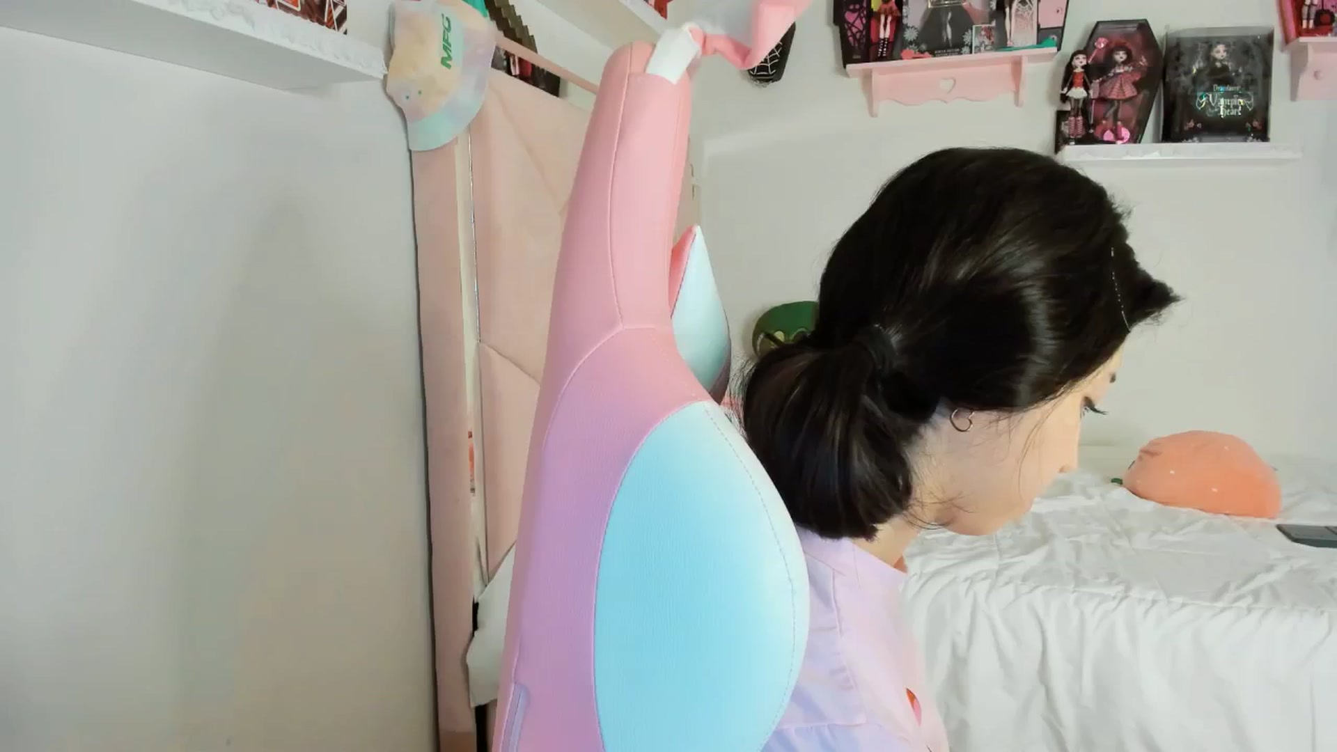 Gallery image thumbnail from Cherrycute666's myfreecams stream on, 01/27/2025, 05:04 image 9 of 20