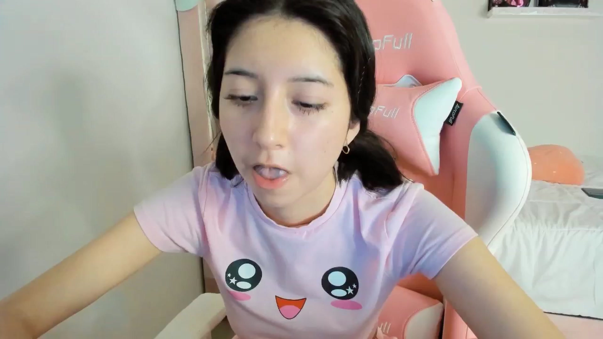 Gallery image thumbnail from Cherrycute666's myfreecams stream on, 01/27/2025, 05:04 image 11 of 20
