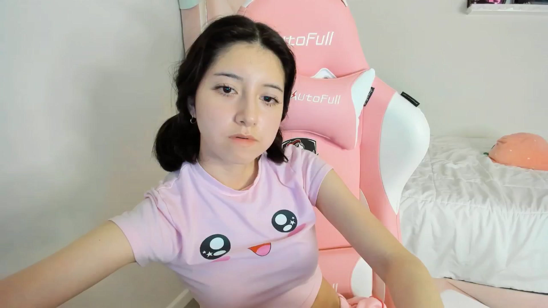 Gallery image thumbnail from Cherrycute666's myfreecams stream on, 01/27/2025, 05:04 image 17 of 20