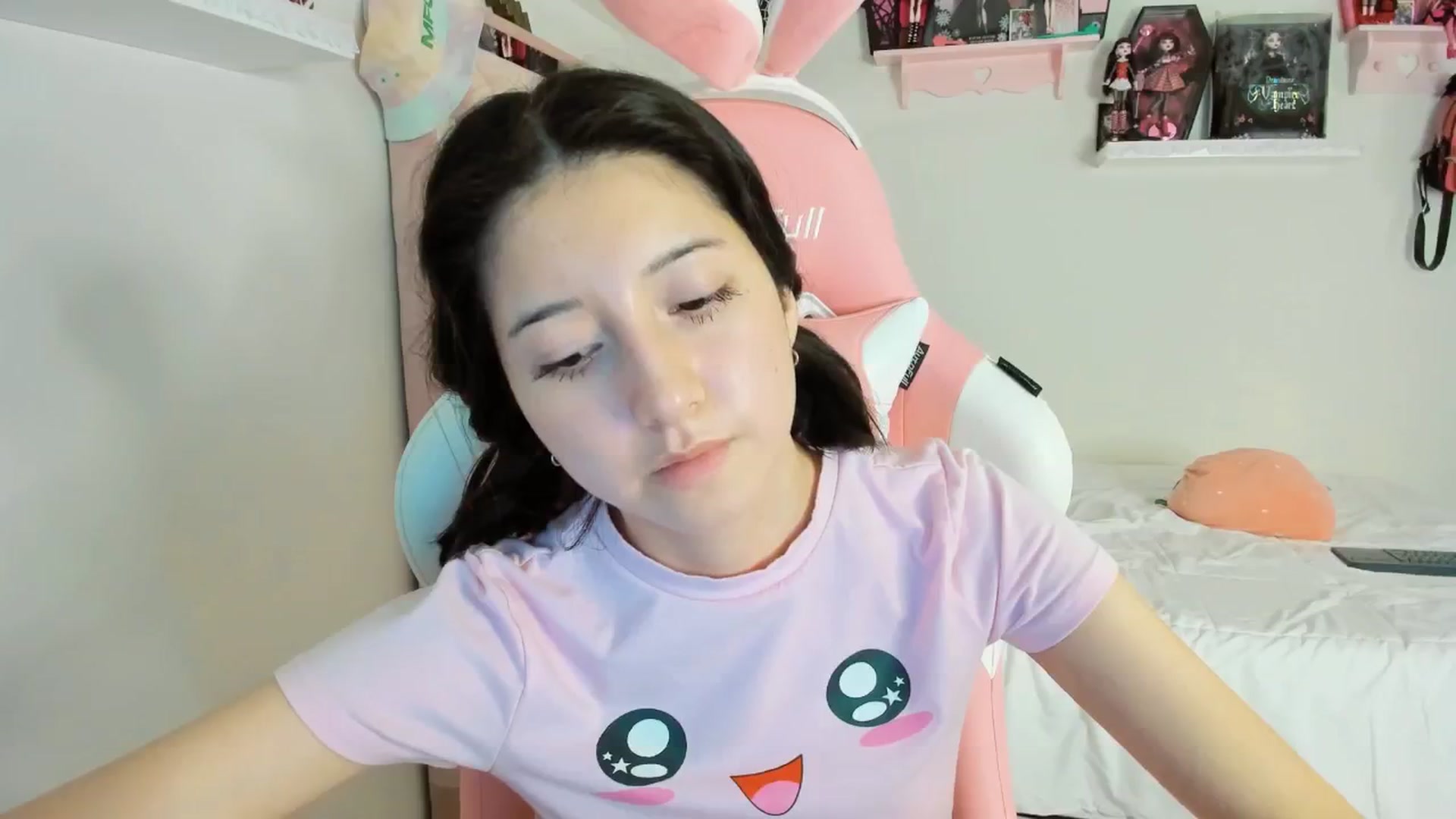 Gallery image thumbnail from Cherrycute666's myfreecams stream on, 01/27/2025, 05:04 image 7 of 20