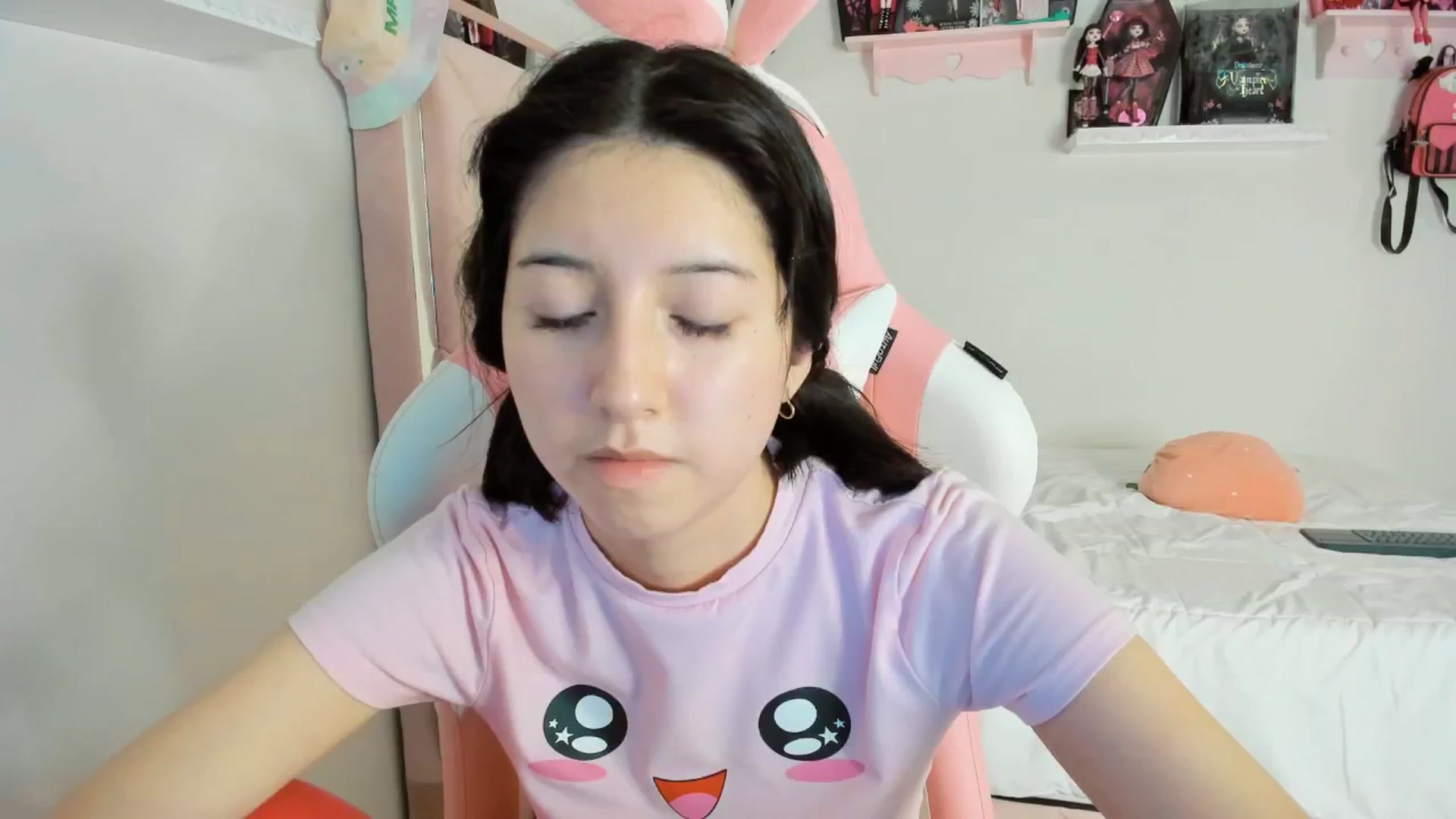Gallery image thumbnail from Cherrycute666's myfreecams stream on, 01/27/2025, 05:04 image 3 of 20