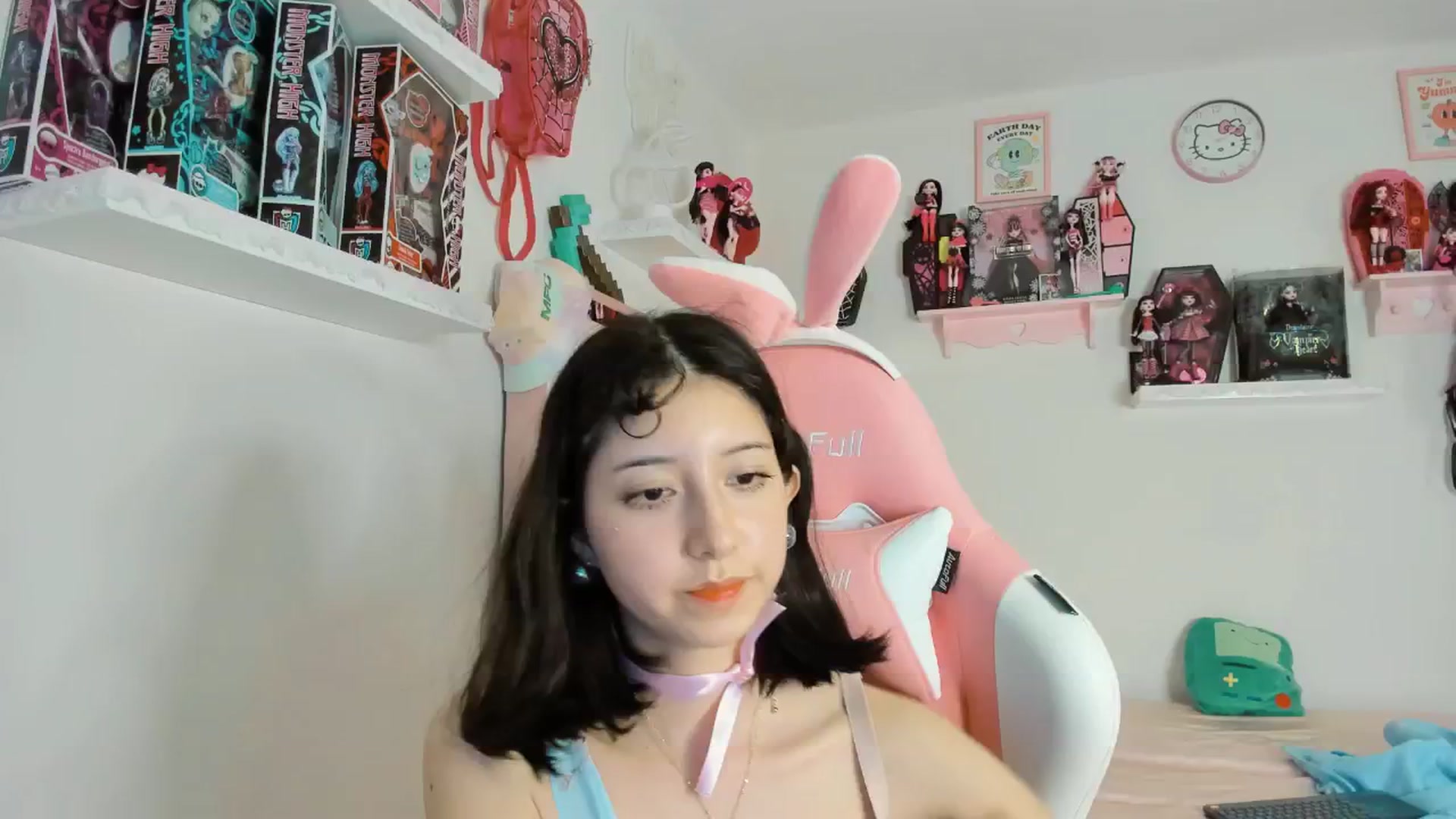Gallery image thumbnail from Cherrycute666's myfreecams stream on, 01/28/2025, 05:42 image 16 of 20