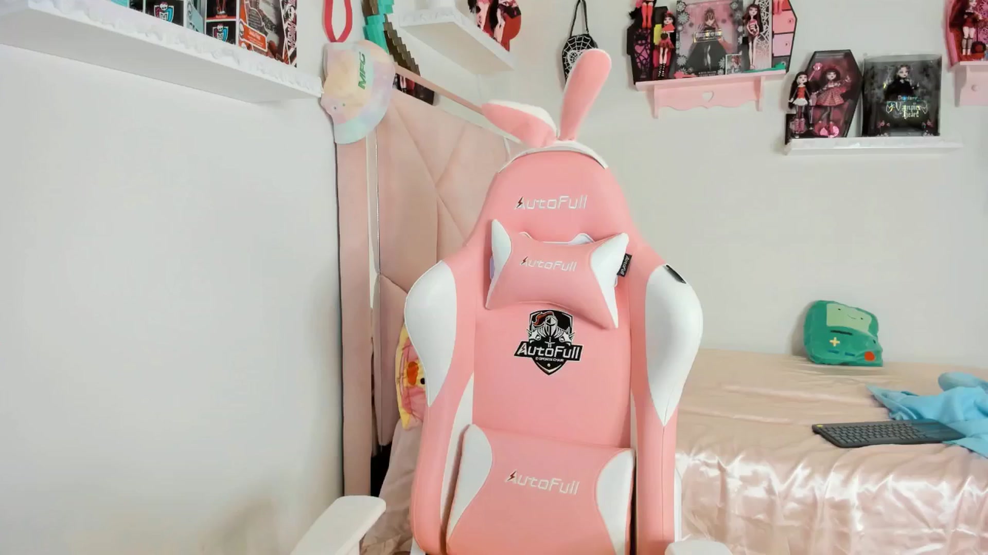 Gallery image thumbnail from Cherrycute666's myfreecams stream on, 01/28/2025, 05:42 image 17 of 20