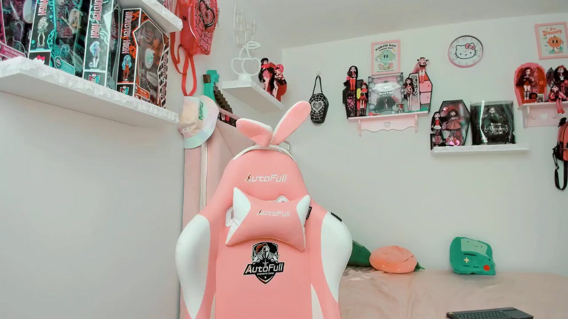 Gallery image thumbnail from Cherrycute666's myfreecams stream on, 01/28/2025, 23:40 image 2 of 20
