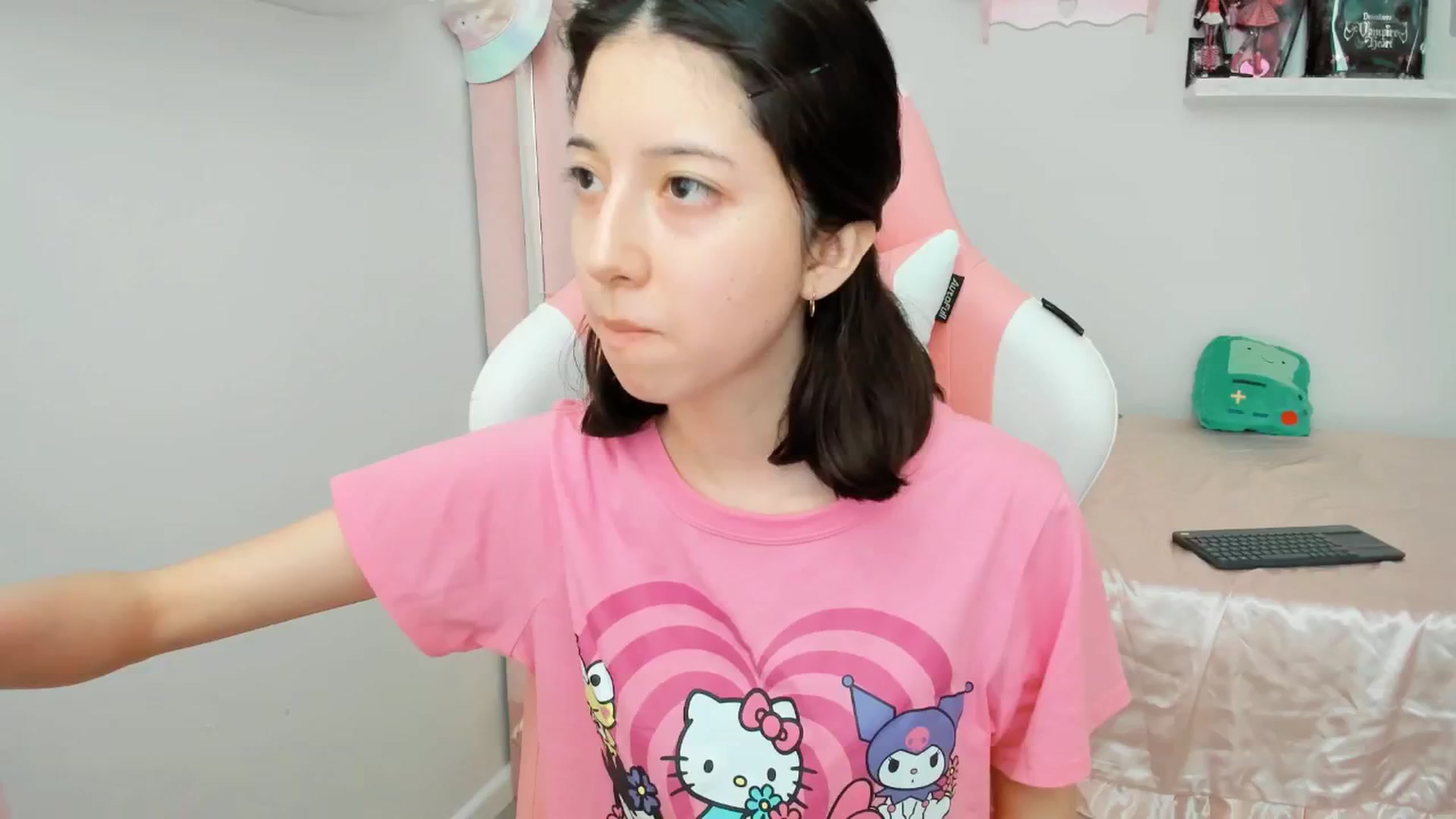 Gallery image thumbnail from Cherrycute666's myfreecams stream on, 01/28/2025, 23:40 image 16 of 20