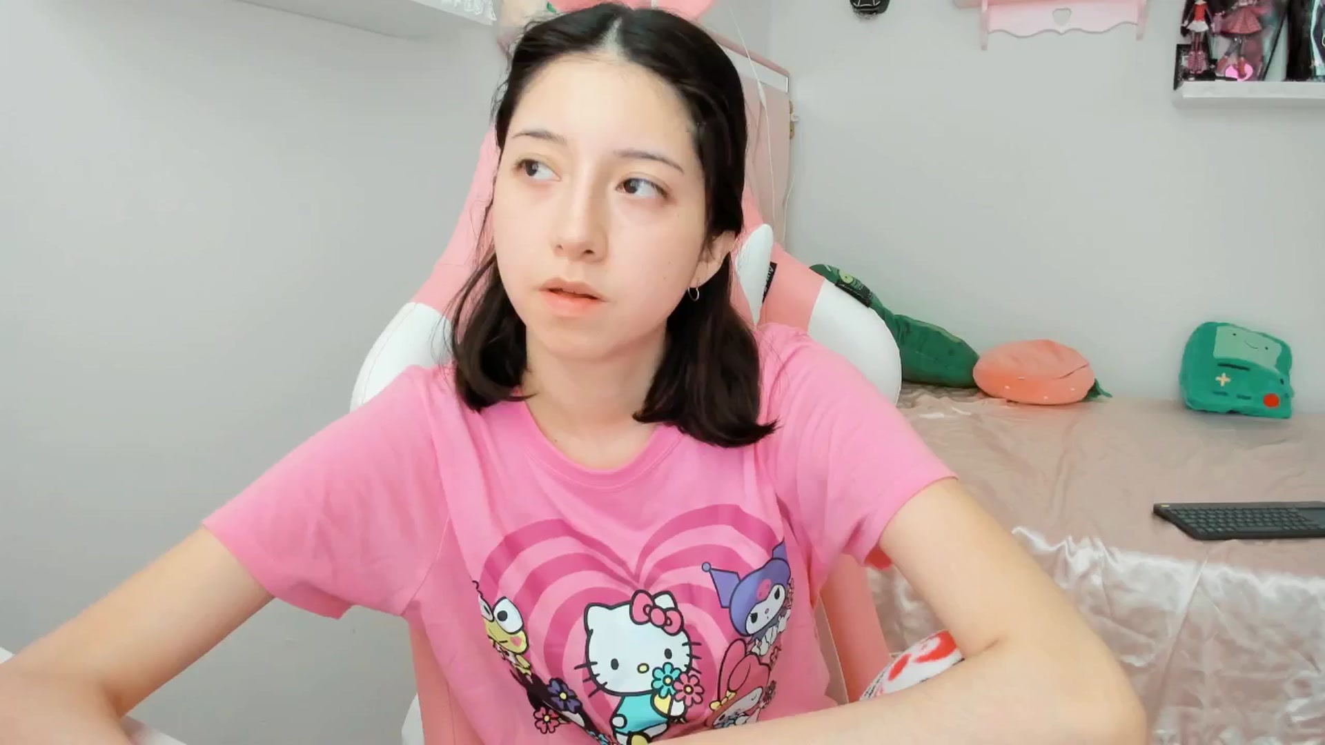 Gallery image thumbnail from Cherrycute666's myfreecams stream on, 01/28/2025, 23:40 image 18 of 20