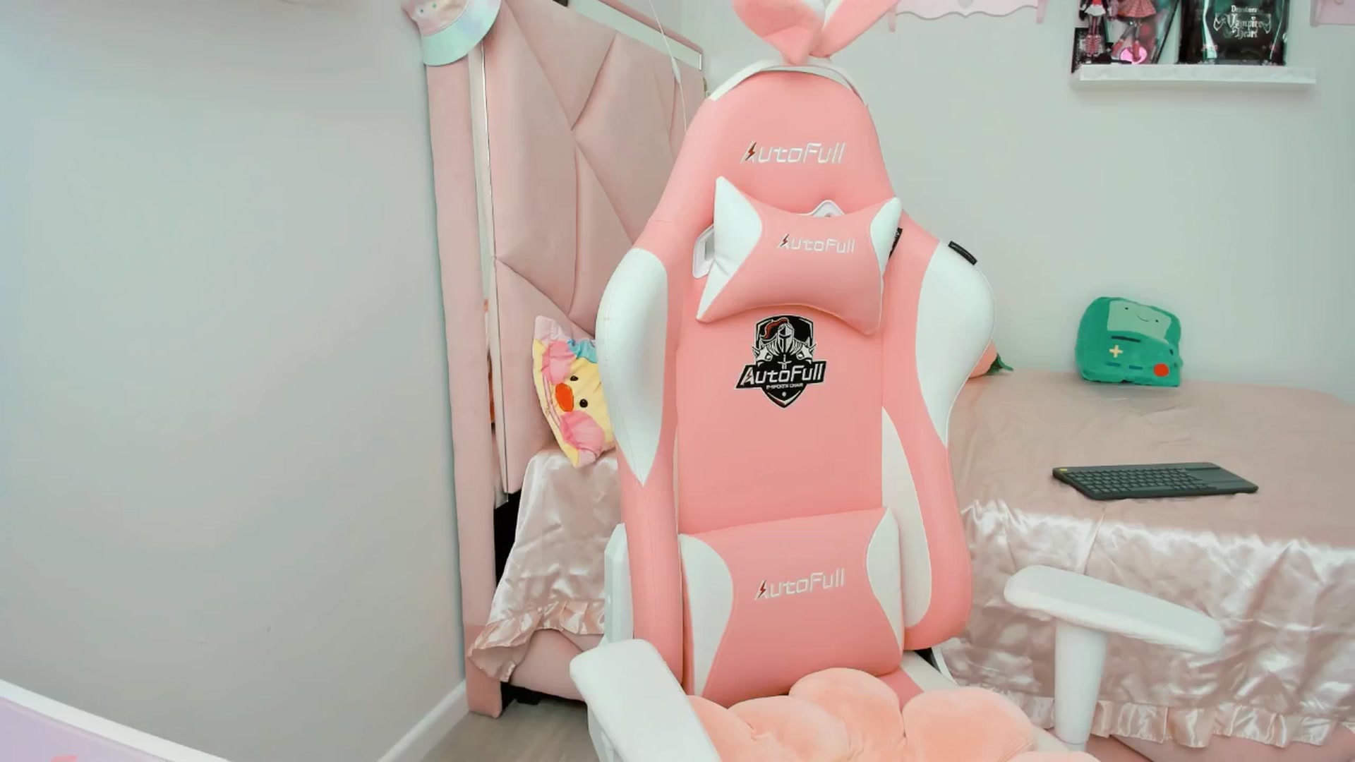 Gallery image thumbnail from Cherrycute666's myfreecams stream on, 01/28/2025, 23:40 image 6 of 20