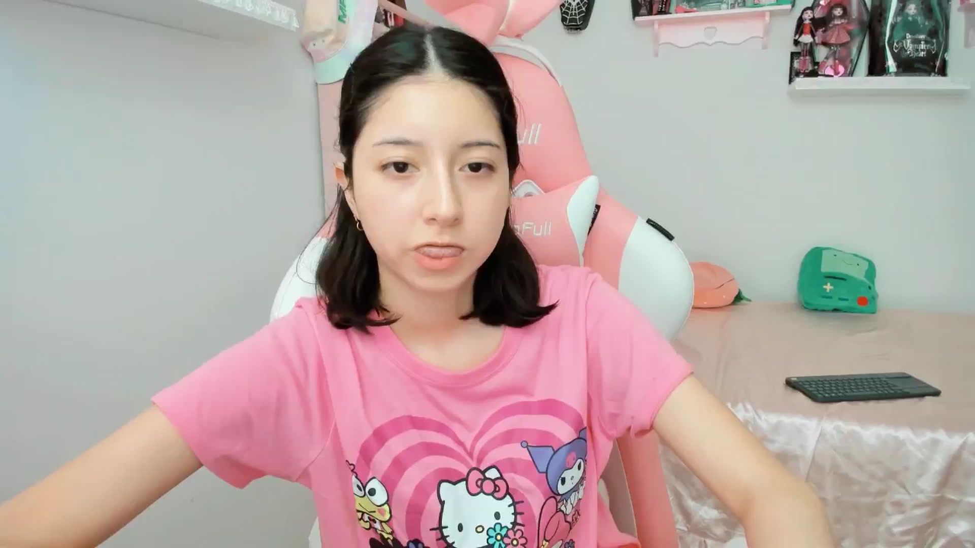Gallery image thumbnail from Cherrycute666's myfreecams stream on, 01/28/2025, 23:40 image 14 of 20