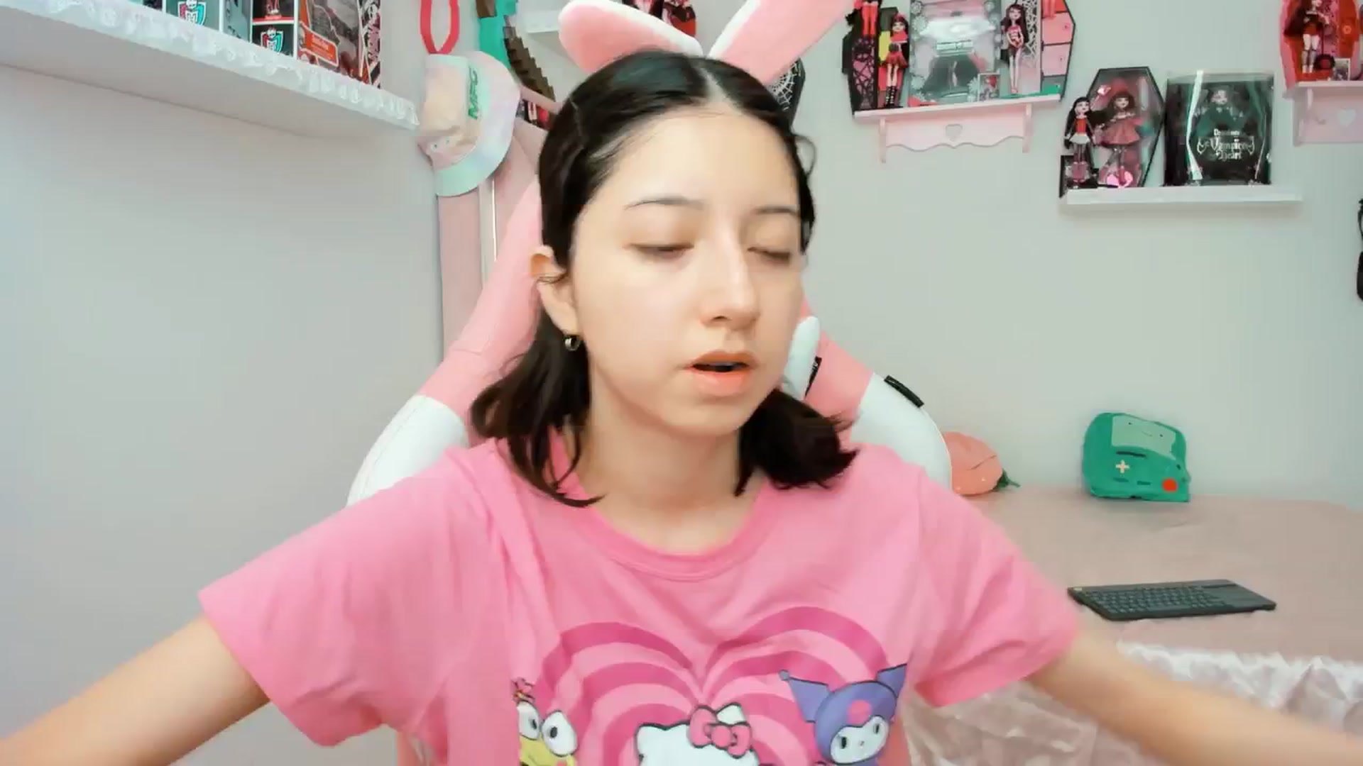 Gallery image thumbnail from Cherrycute666's myfreecams stream on, 01/28/2025, 23:40 image 7 of 20