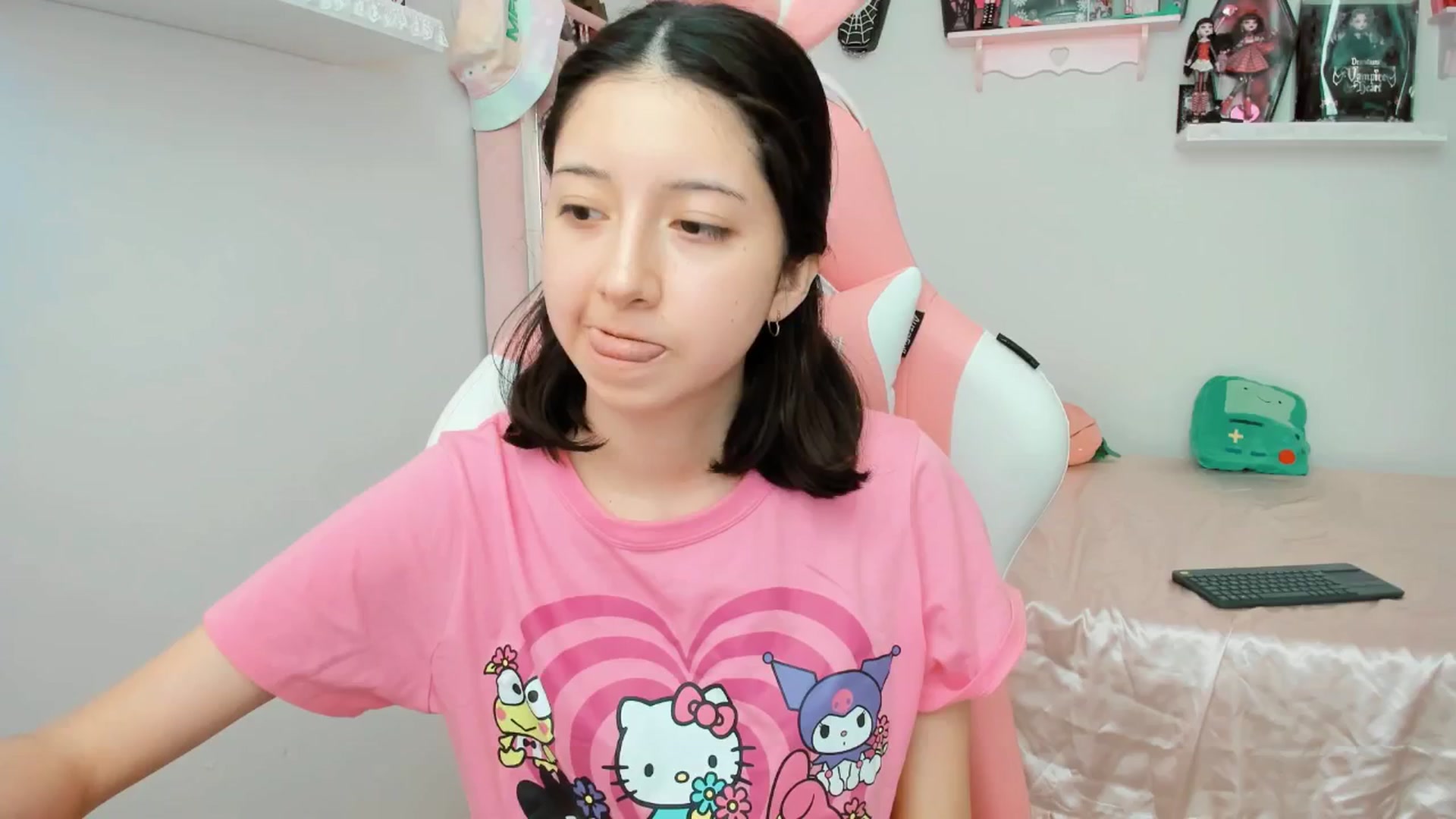 Gallery image thumbnail from Cherrycute666's myfreecams stream on, 01/28/2025, 23:40 image 13 of 20
